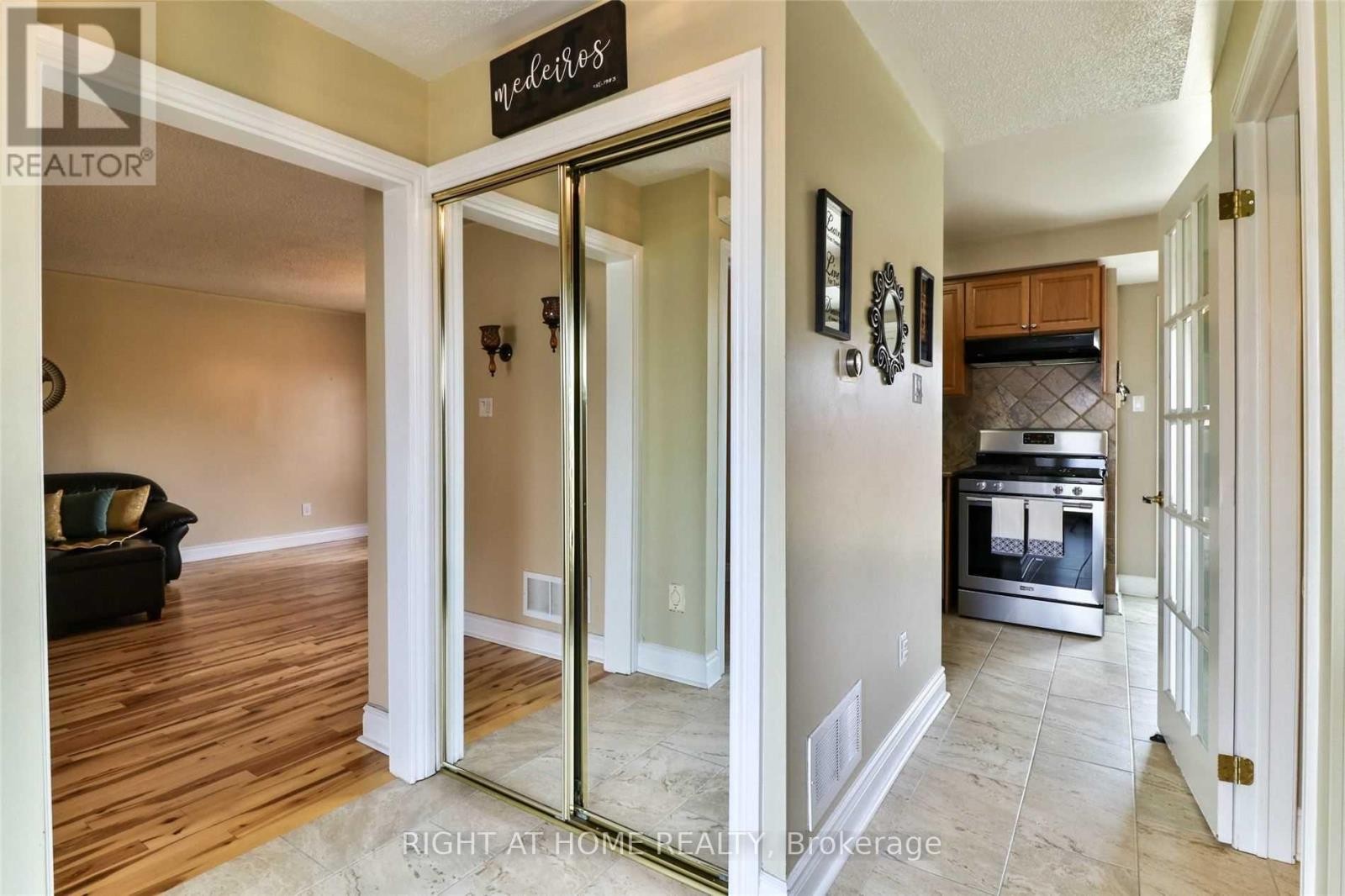 












34 DRINKWATER ROAD N

,
Brampton (Fletcher's West),




Ontario
L6Y4T5

