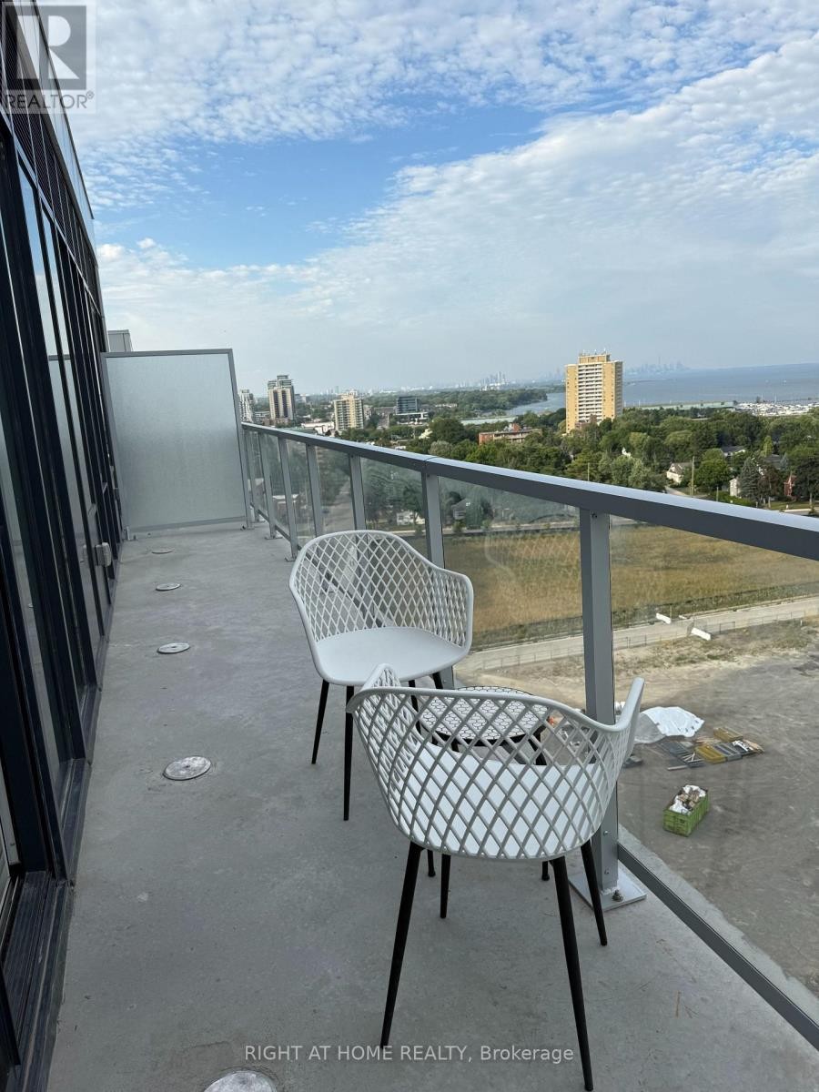 












1408 - 220 MISSINNIHE WAY

,
Mississauga (Port Credit),




Ontario
L5H0A9

