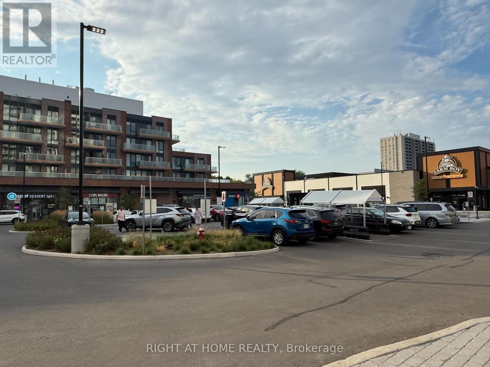 












1408 - 220 MISSINNIHE WAY

,
Mississauga (Port Credit),




Ontario
L5H0A9

