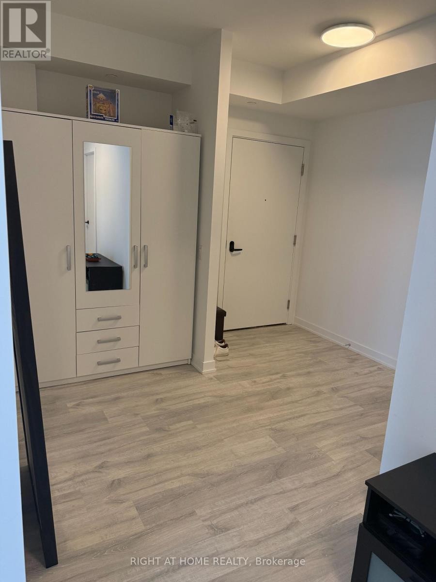 












1408 - 220 MISSINNIHE WAY

,
Mississauga (Port Credit),




Ontario
L5H0A9

