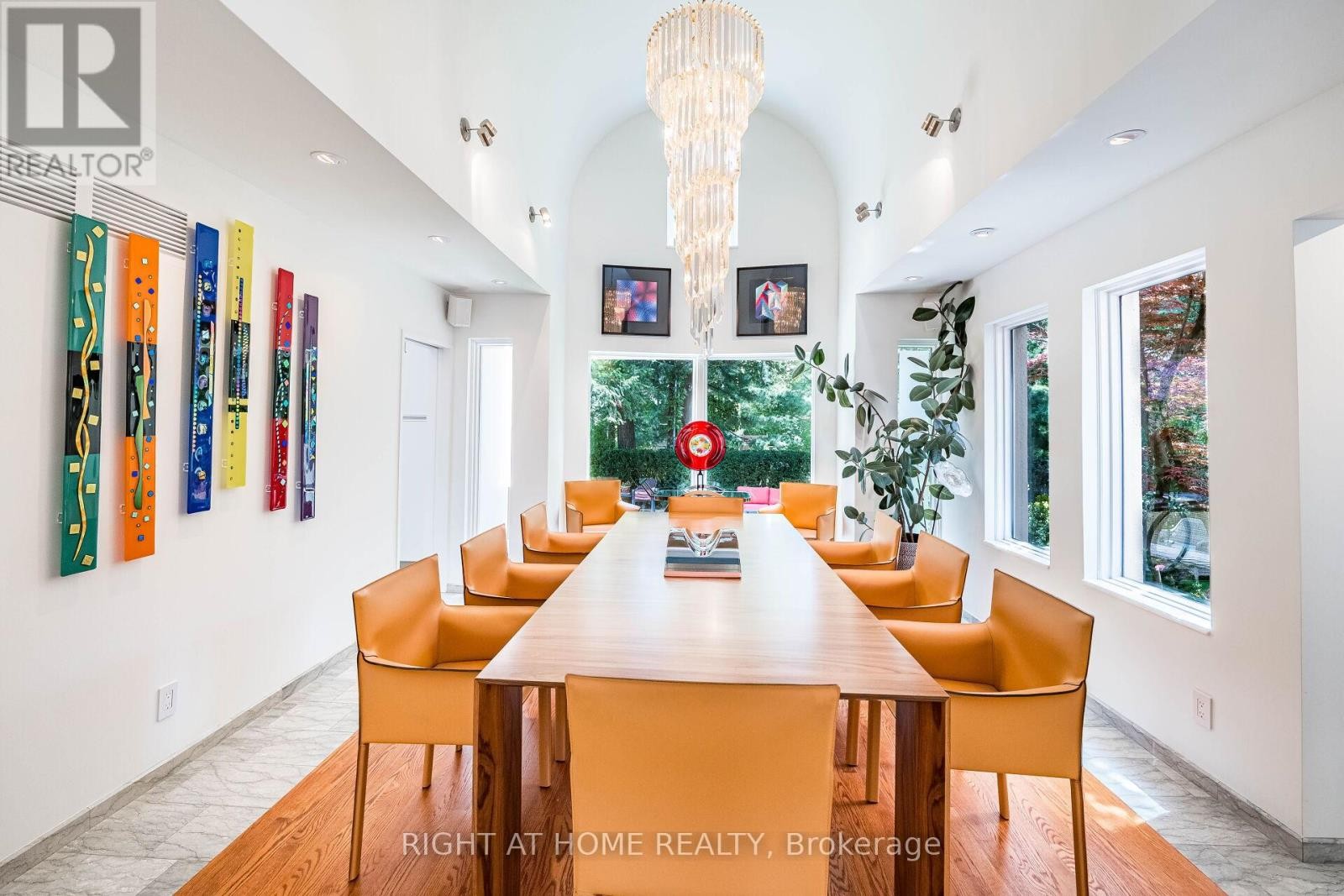 












1 FRIARS LANE

,
Toronto (Princess-Rosethorn),




Ontario
M9A1T6


