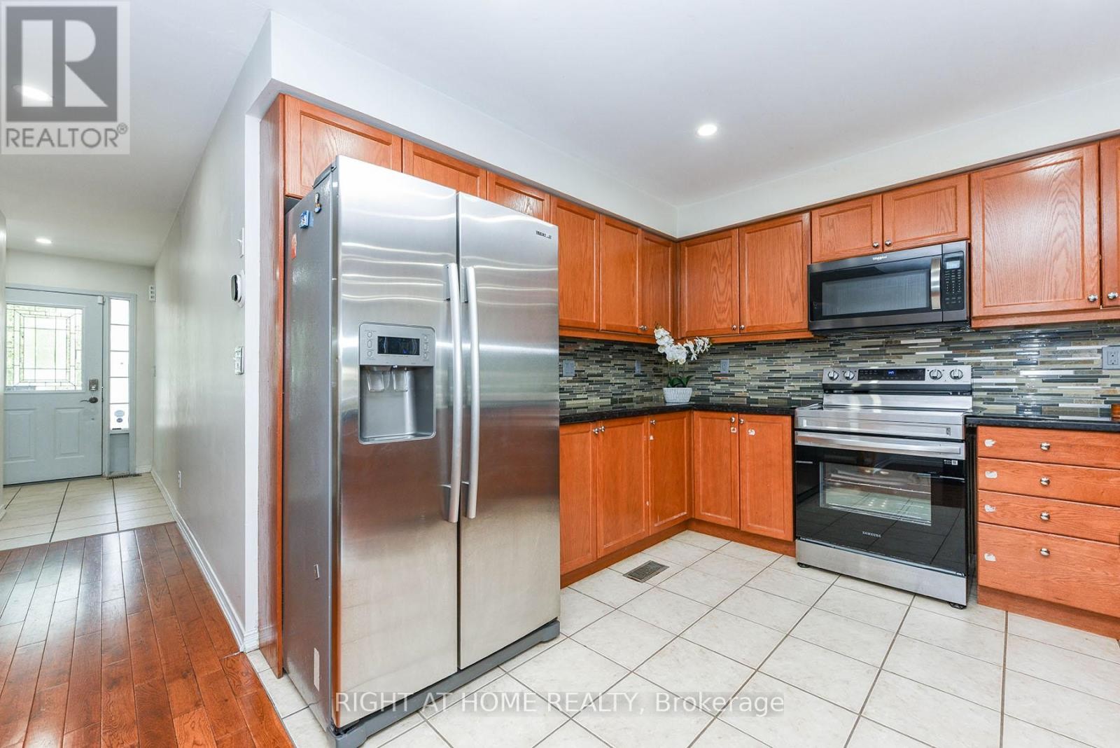 












3 - 1551 REEVES GATE

,
Oakville (GA Glen Abbey),




Ontario
L6M5C5

