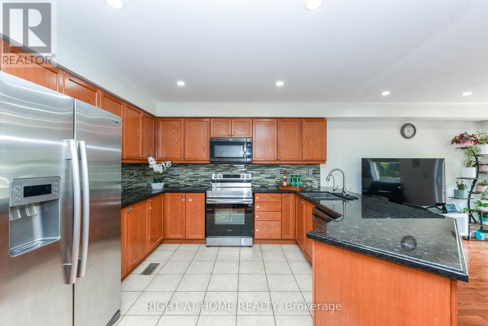 












3 - 1551 REEVES GATE

,
Oakville (GA Glen Abbey),




Ontario
L6M5C5

