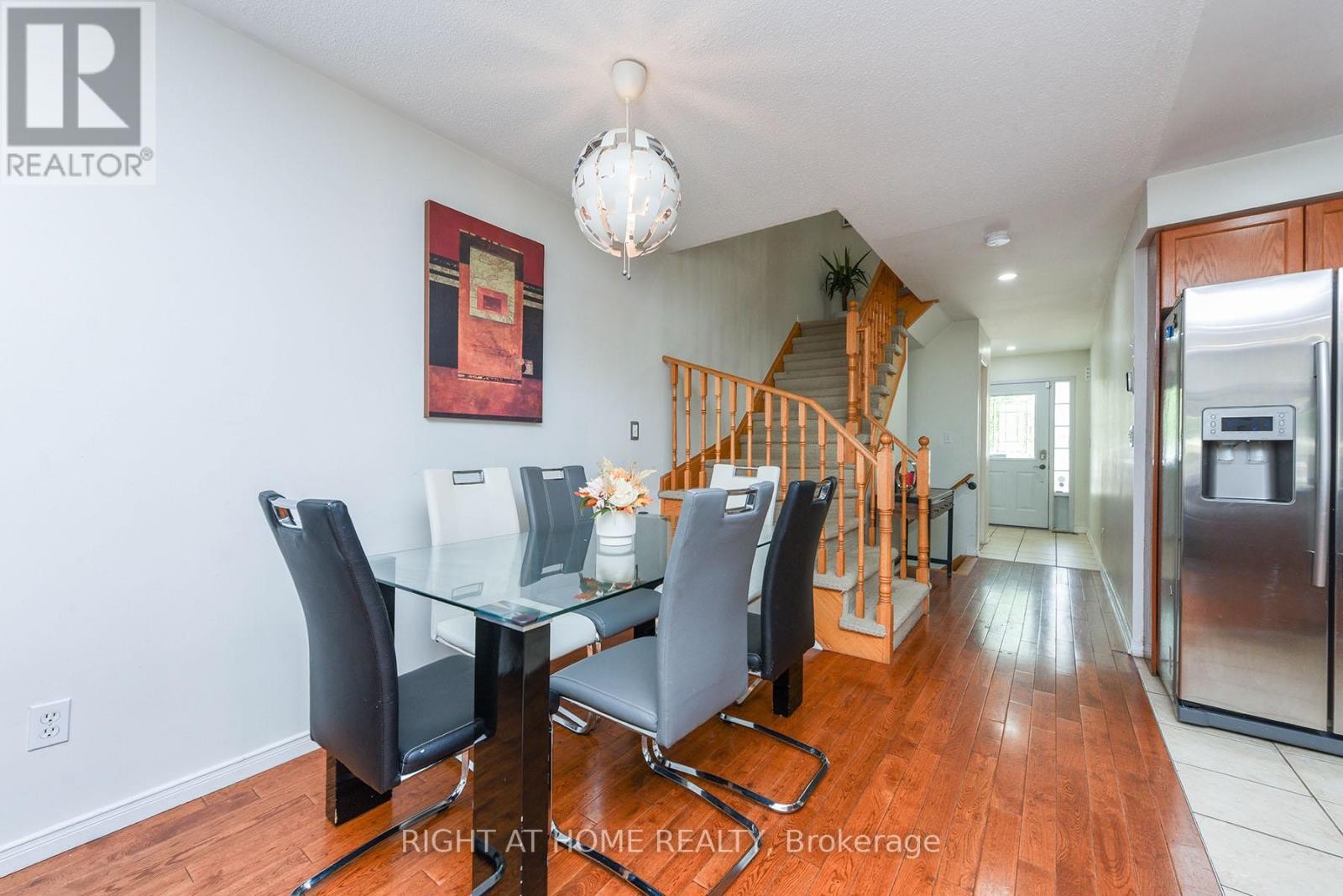 












3 - 1551 REEVES GATE

,
Oakville (GA Glen Abbey),




Ontario
L6M5C5

