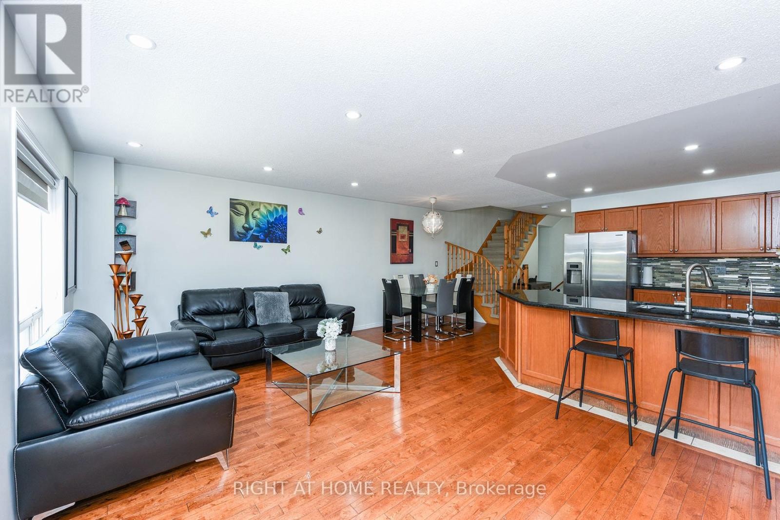 












3 - 1551 REEVES GATE

,
Oakville (GA Glen Abbey),




Ontario
L6M5C5

