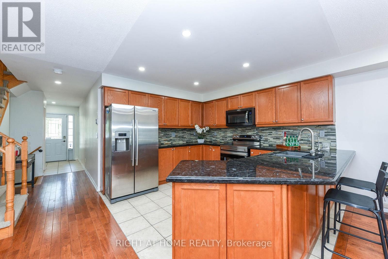 












3 - 1551 REEVES GATE

,
Oakville (GA Glen Abbey),




Ontario
L6M5C5


