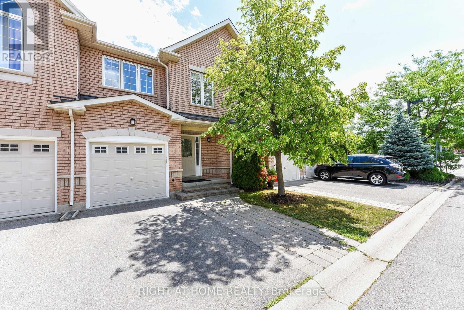 












3 - 1551 REEVES GATE

,
Oakville (GA Glen Abbey),




Ontario
L6M5C5

