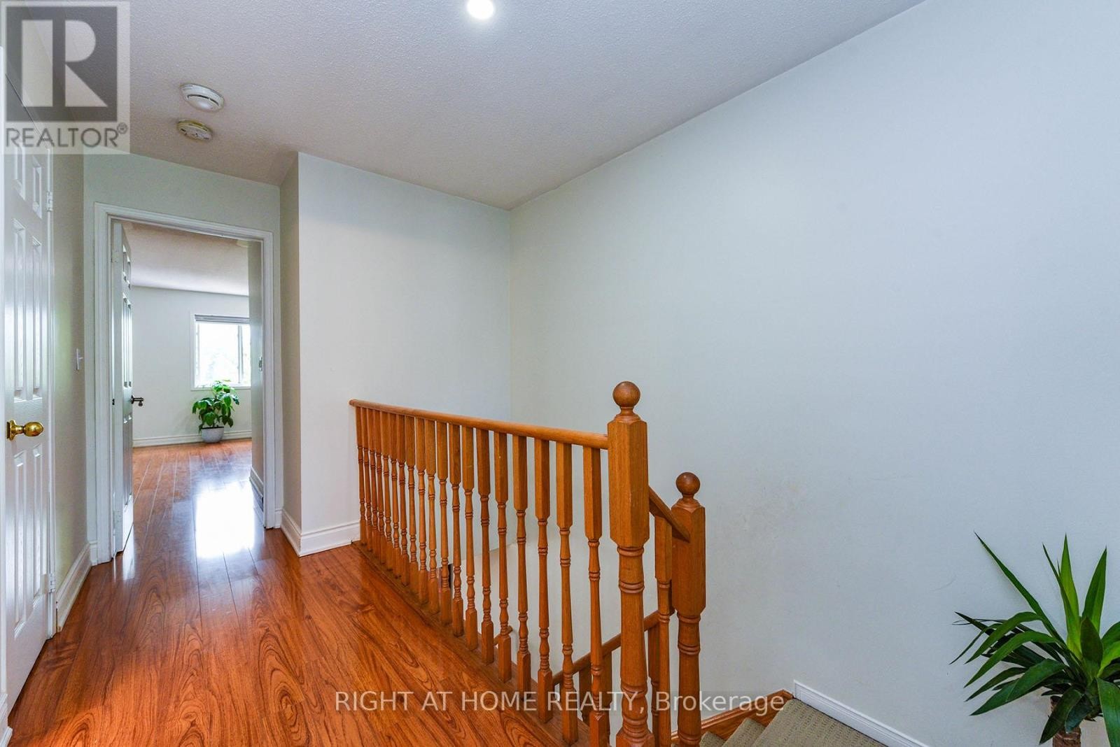 












3 - 1551 REEVES GATE

,
Oakville (GA Glen Abbey),




Ontario
L6M5C5

