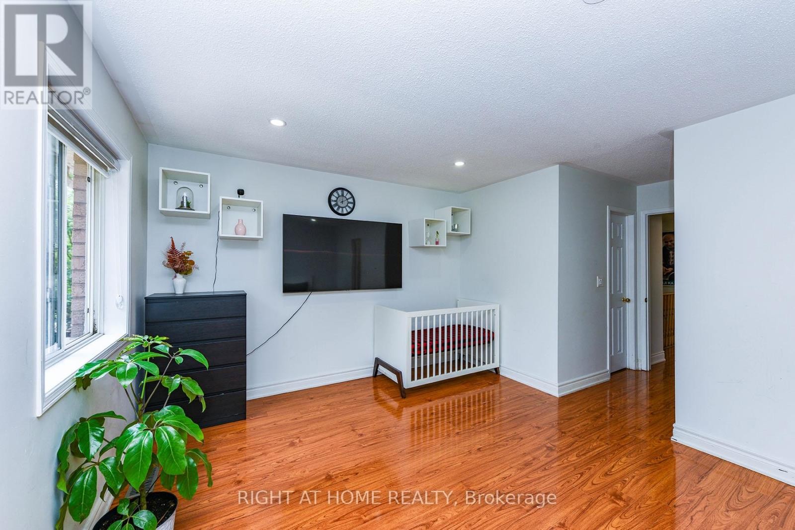 












3 - 1551 REEVES GATE

,
Oakville (GA Glen Abbey),




Ontario
L6M5C5

