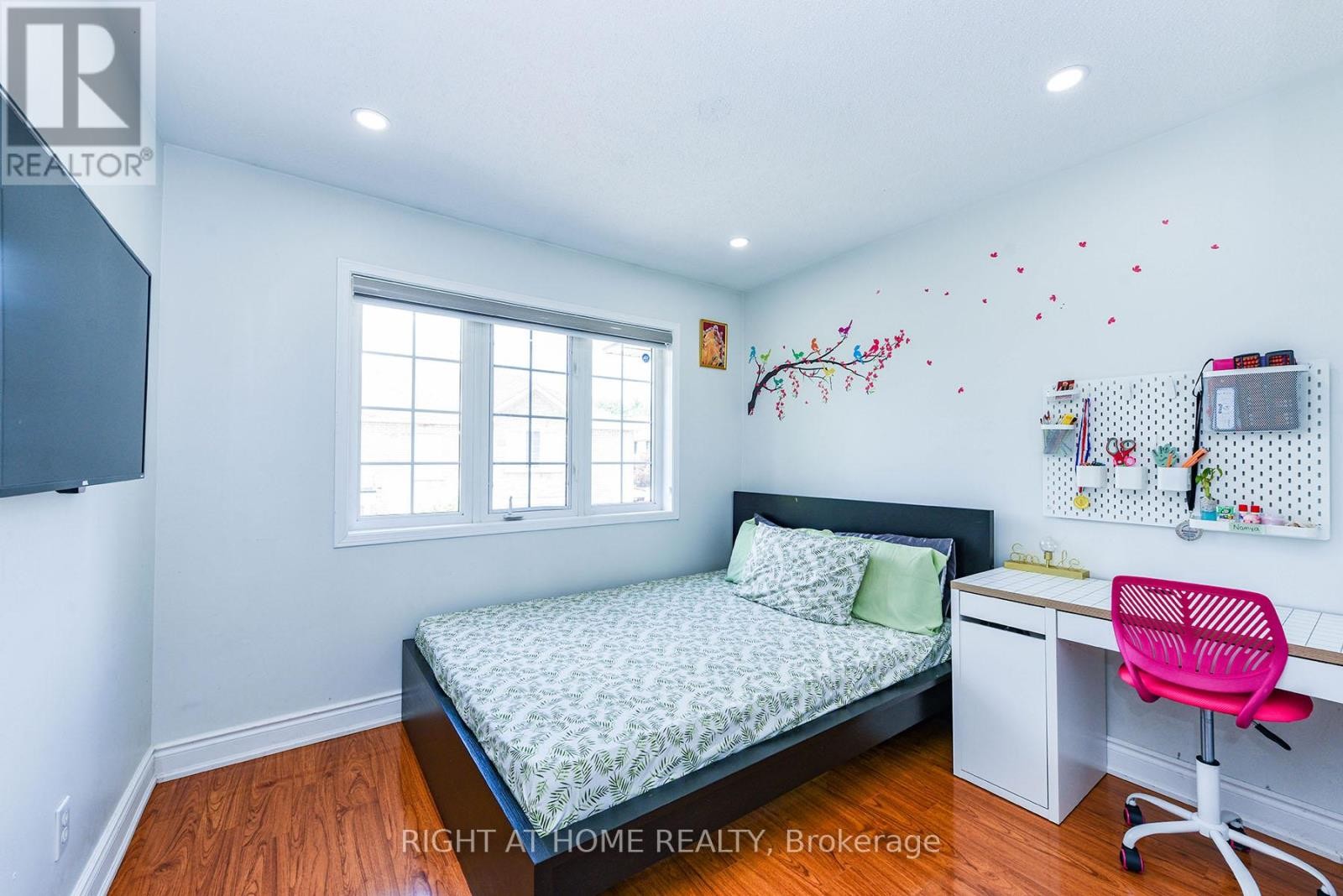 












3 - 1551 REEVES GATE

,
Oakville (GA Glen Abbey),




Ontario
L6M5C5

