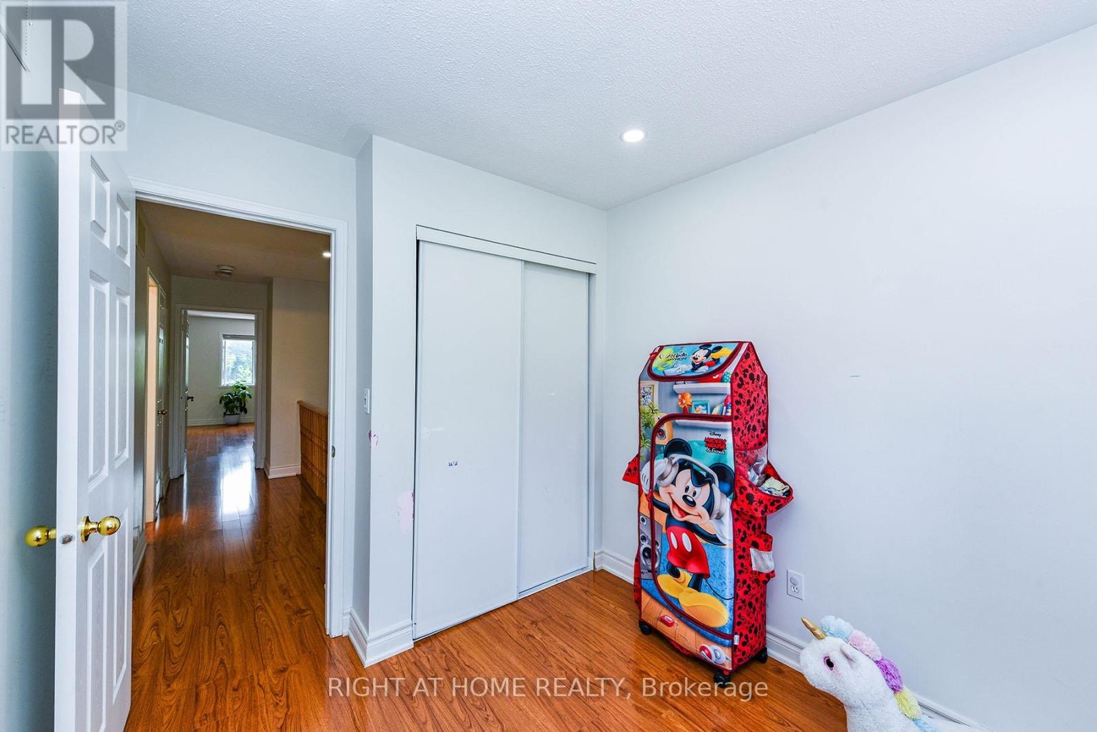 












3 - 1551 REEVES GATE

,
Oakville (GA Glen Abbey),




Ontario
L6M5C5

