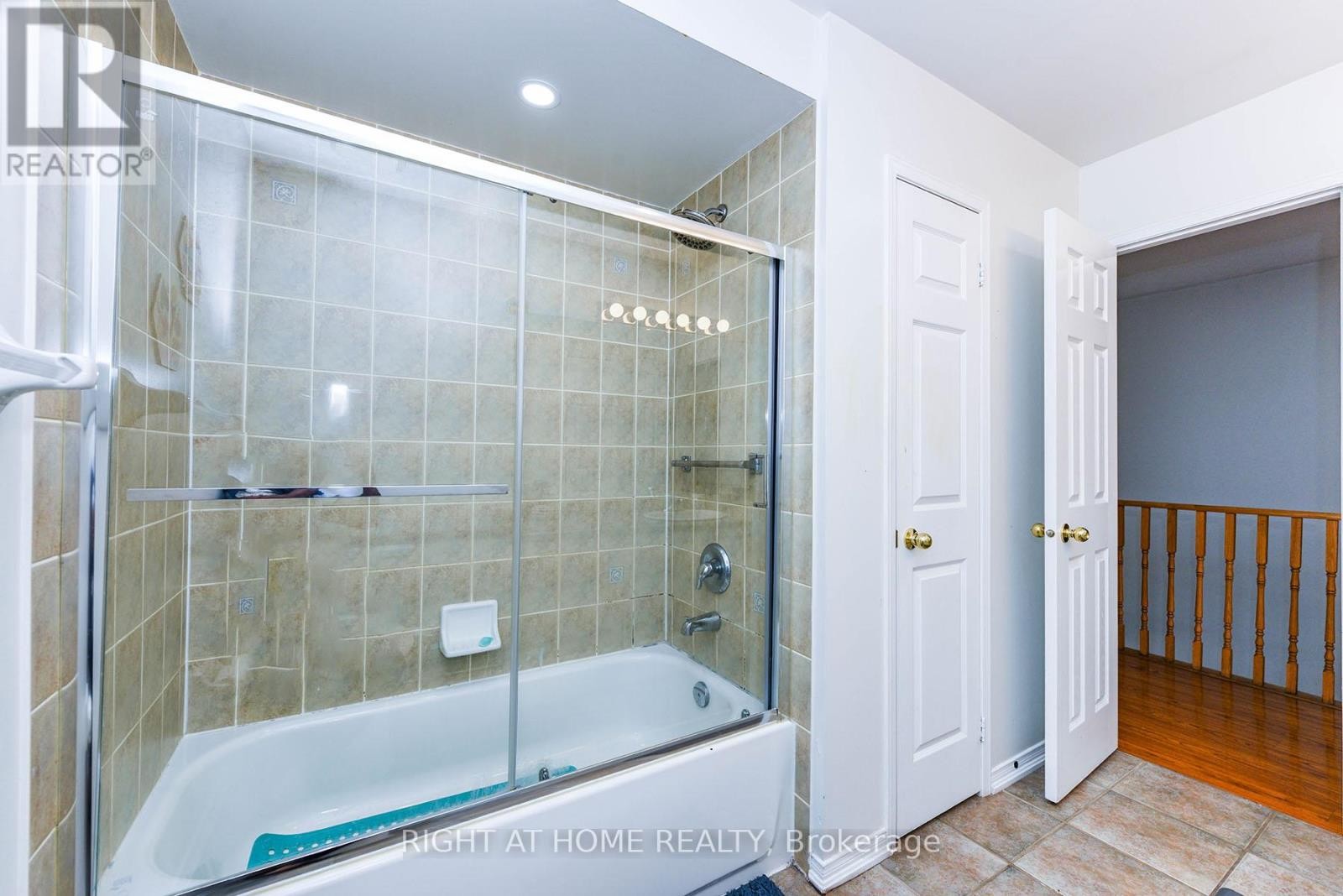 












3 - 1551 REEVES GATE

,
Oakville (GA Glen Abbey),




Ontario
L6M5C5

