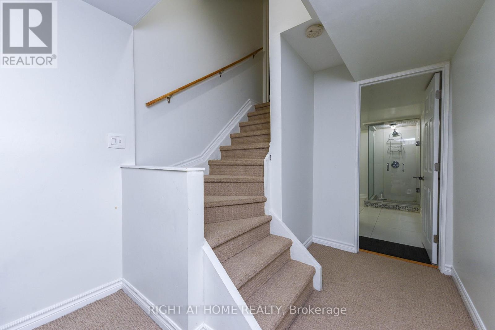 












3 - 1551 REEVES GATE

,
Oakville (GA Glen Abbey),




Ontario
L6M5C5

