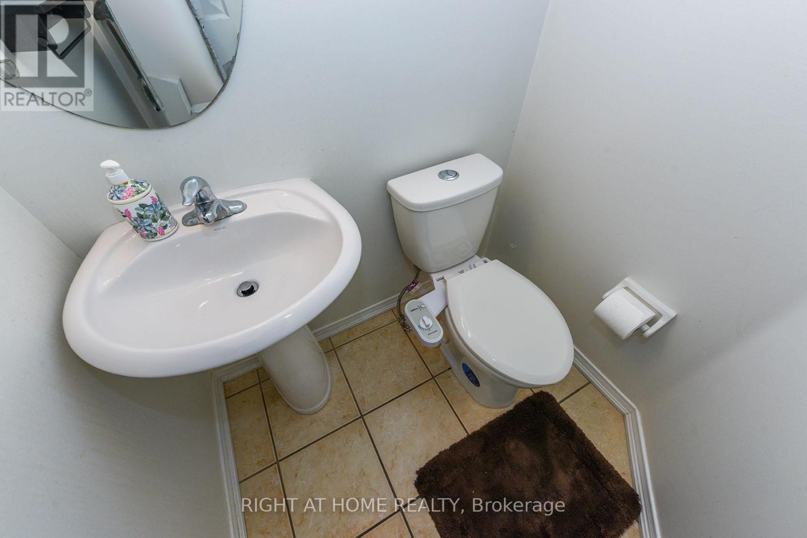 












3 - 1551 REEVES GATE

,
Oakville (GA Glen Abbey),




Ontario
L6M5C5


