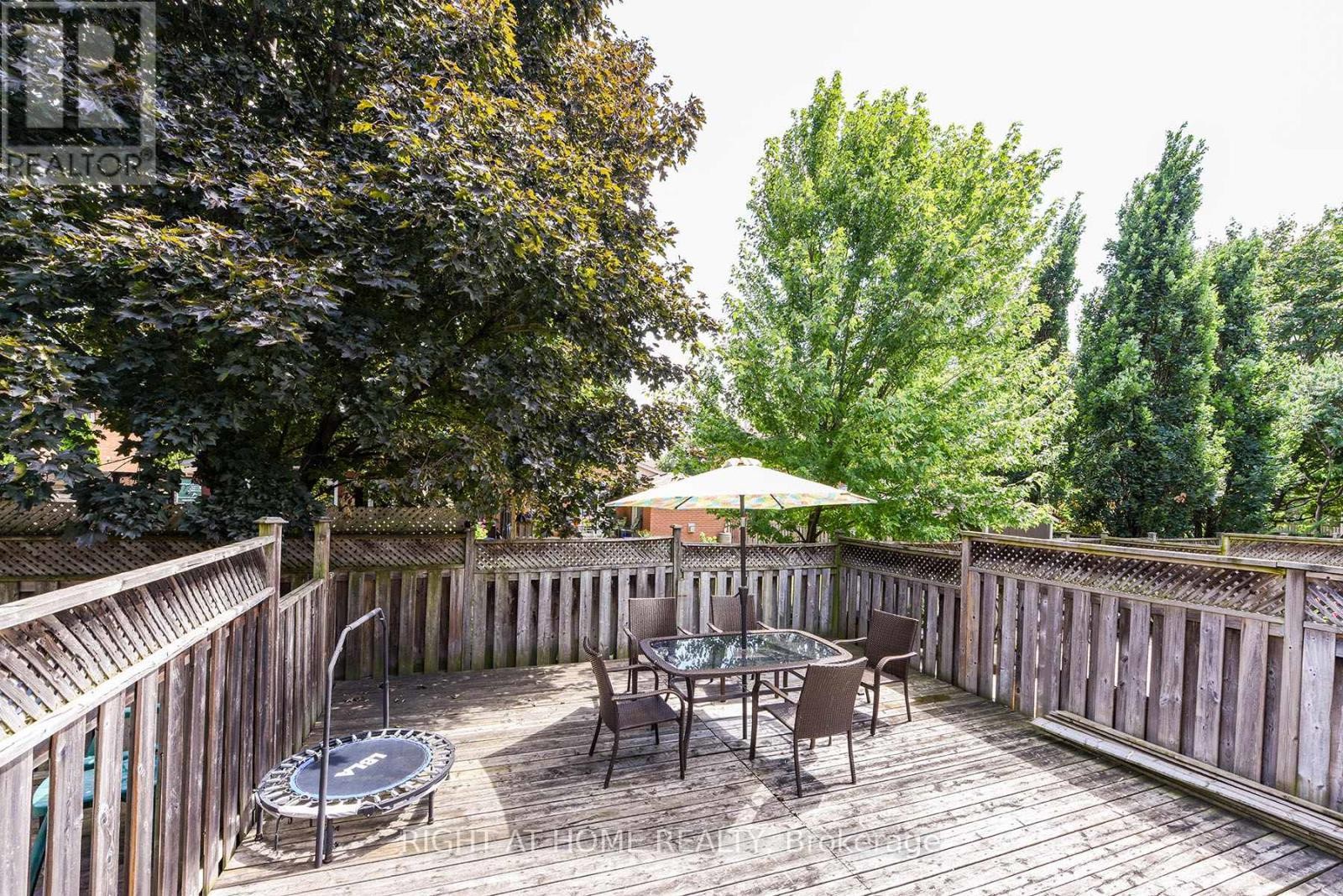 












3 - 1551 REEVES GATE

,
Oakville (GA Glen Abbey),




Ontario
L6M5C5

