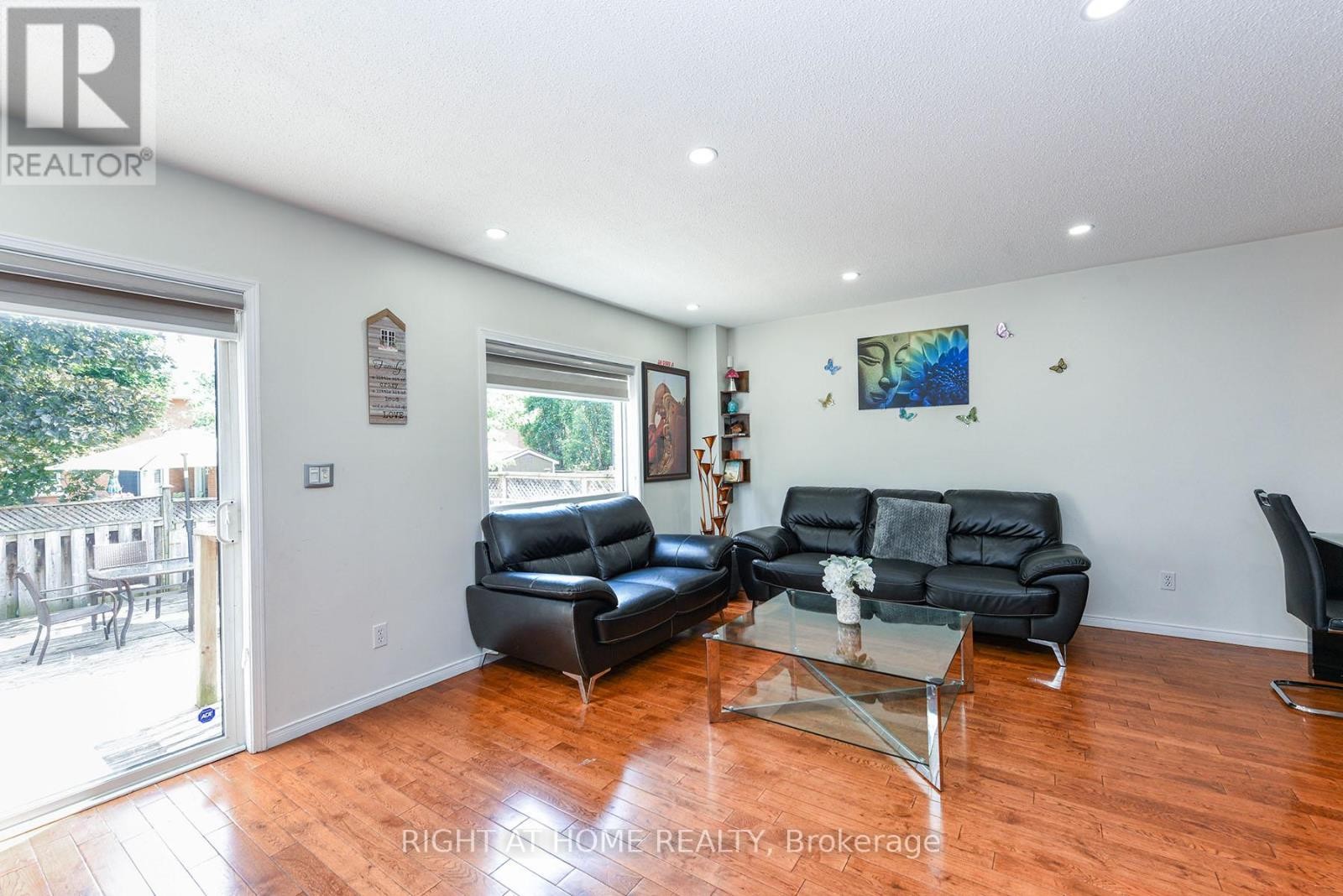 












3 - 1551 REEVES GATE

,
Oakville (GA Glen Abbey),




Ontario
L6M5C5

