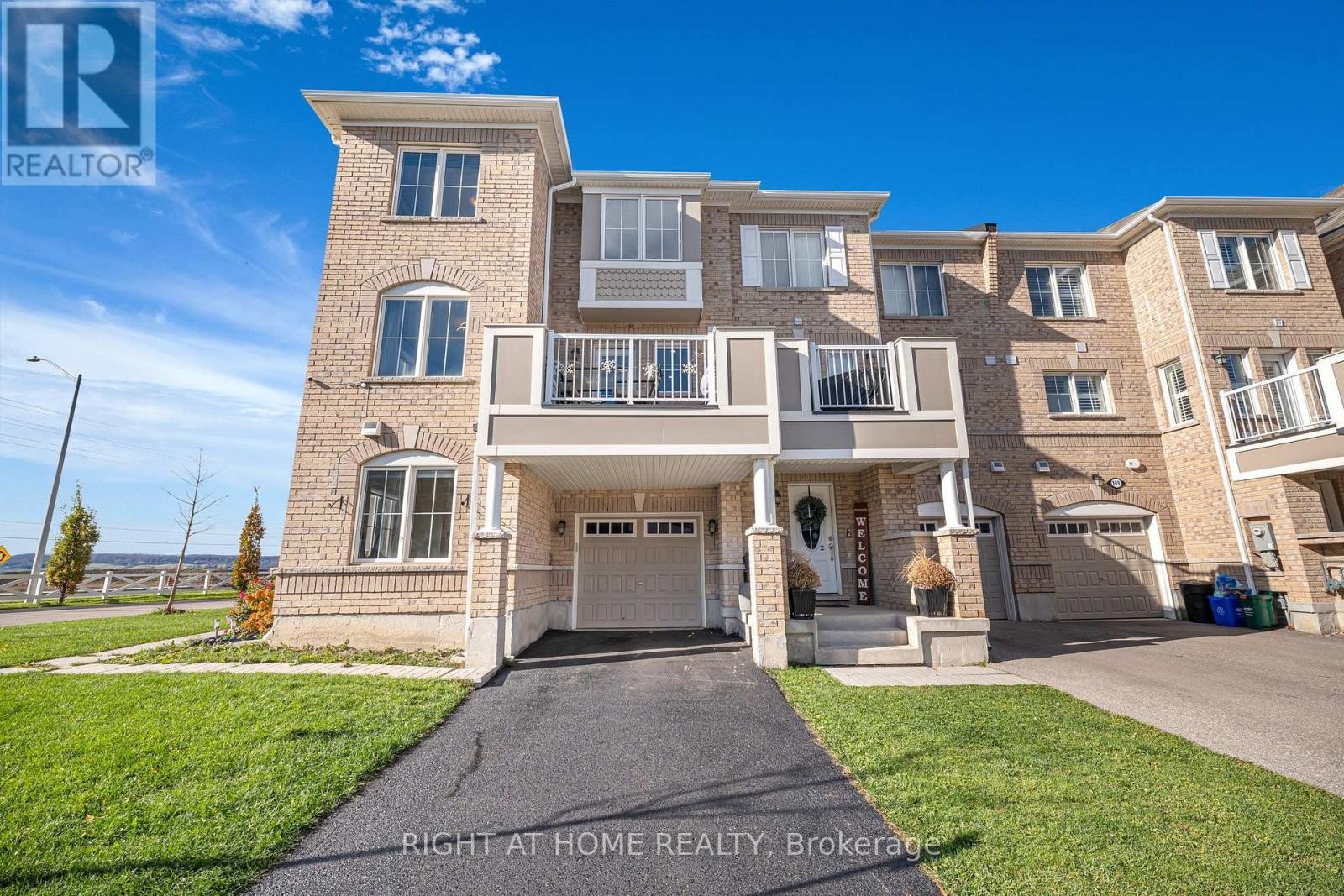 












105 BOND HEAD COURT

,
Milton (FO Ford),




Ontario
L9E1G6

