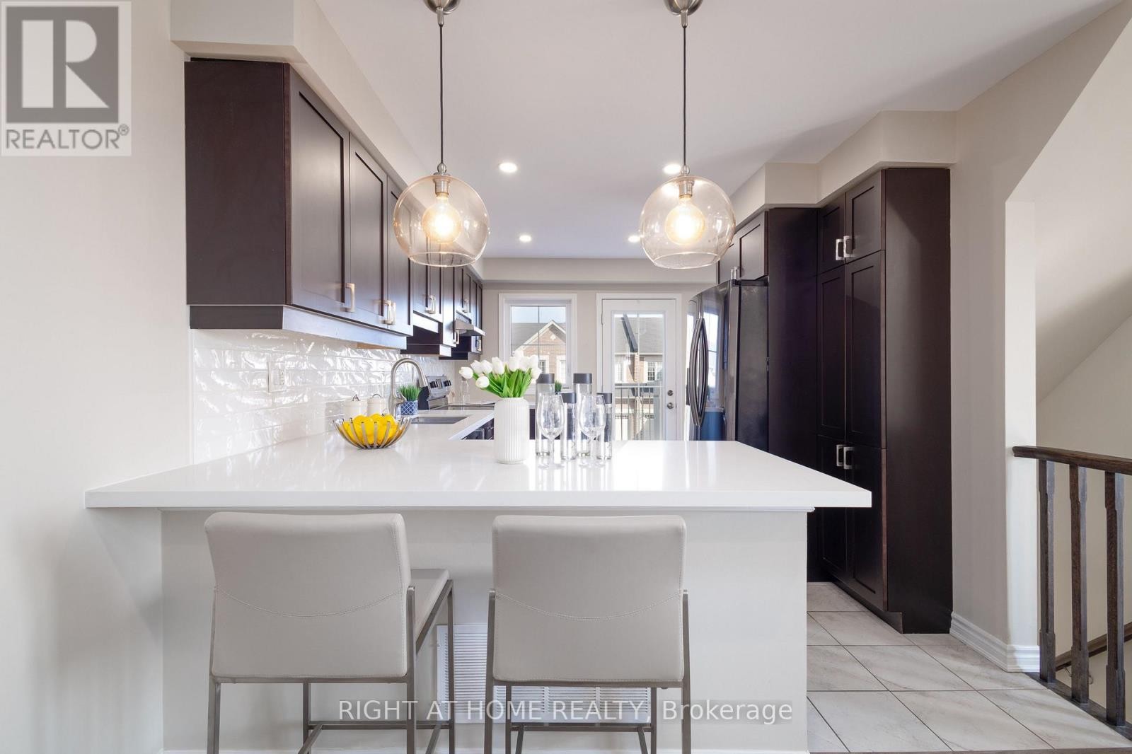 












105 BOND HEAD COURT

,
Milton (FO Ford),




Ontario
L9E1G6

