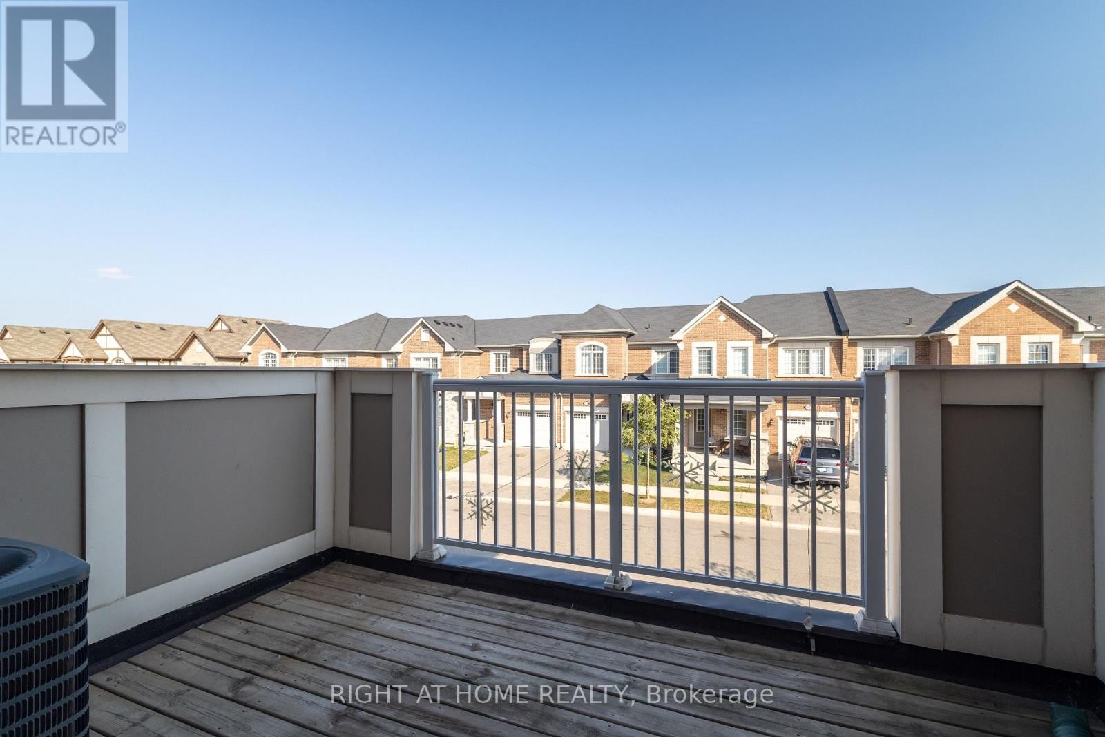 












105 BOND HEAD COURT

,
Milton (FO Ford),




Ontario
L9E1G6

