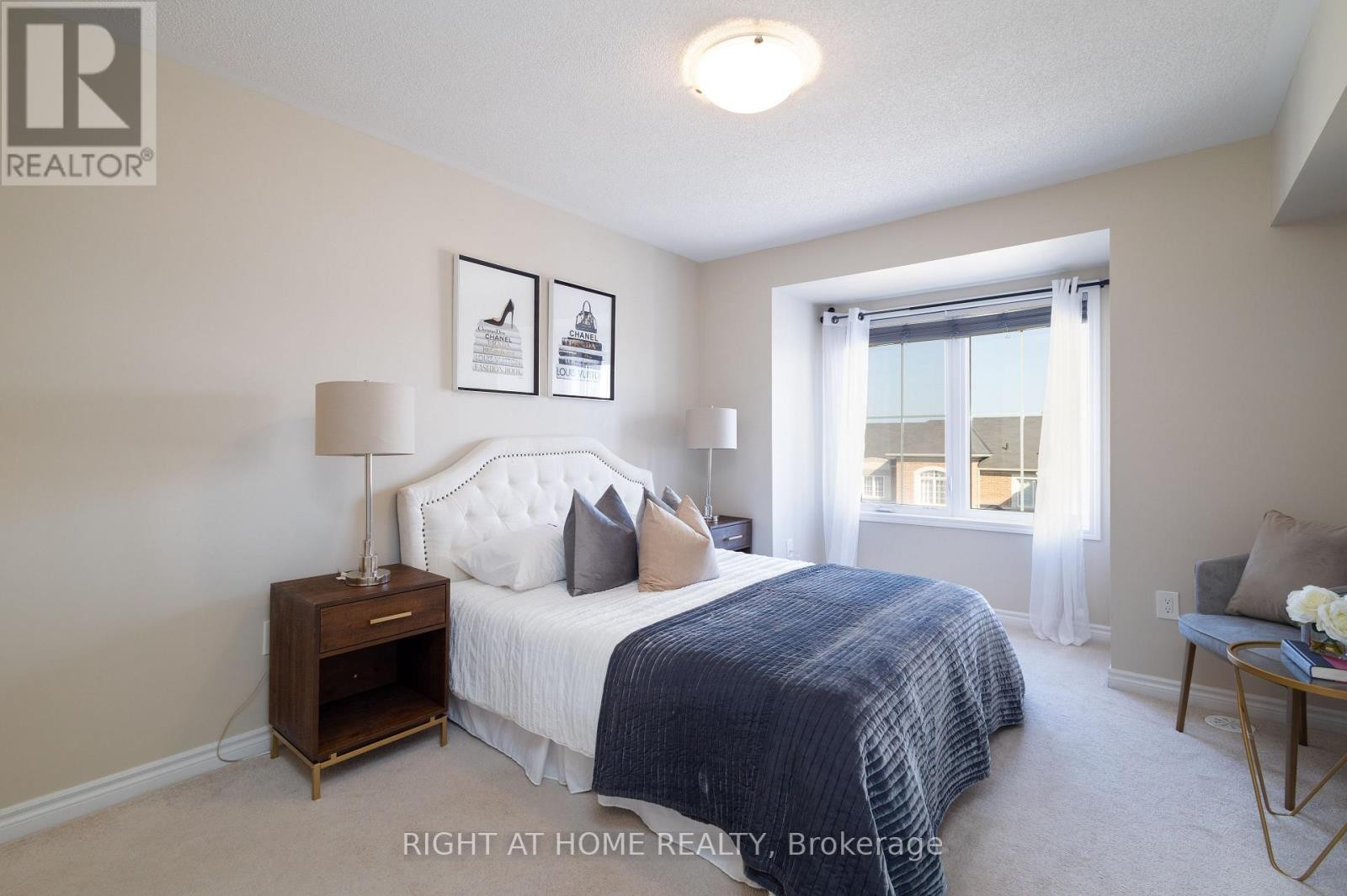 












105 BOND HEAD COURT

,
Milton (FO Ford),




Ontario
L9E1G6

