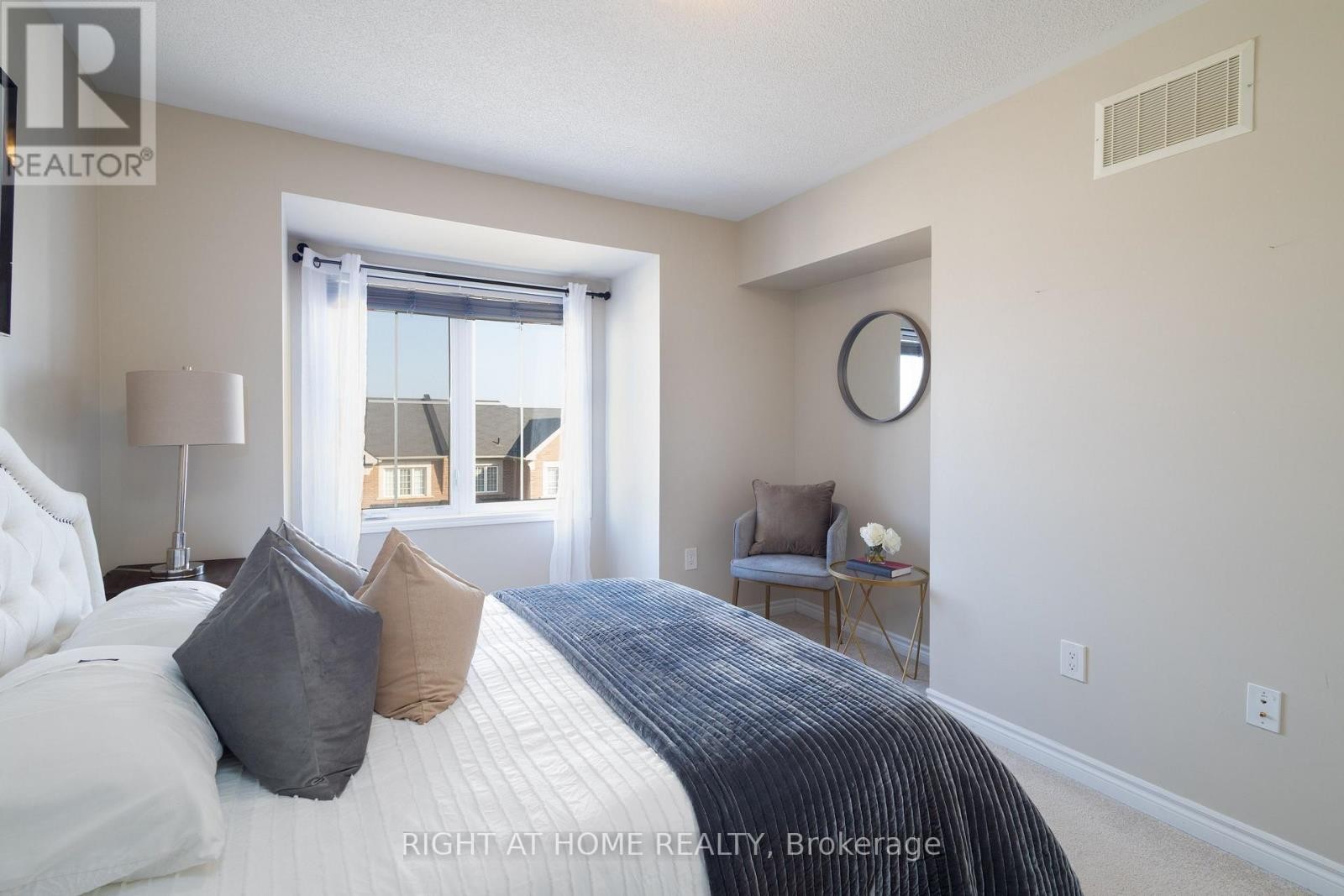 












105 BOND HEAD COURT

,
Milton (FO Ford),




Ontario
L9E1G6

