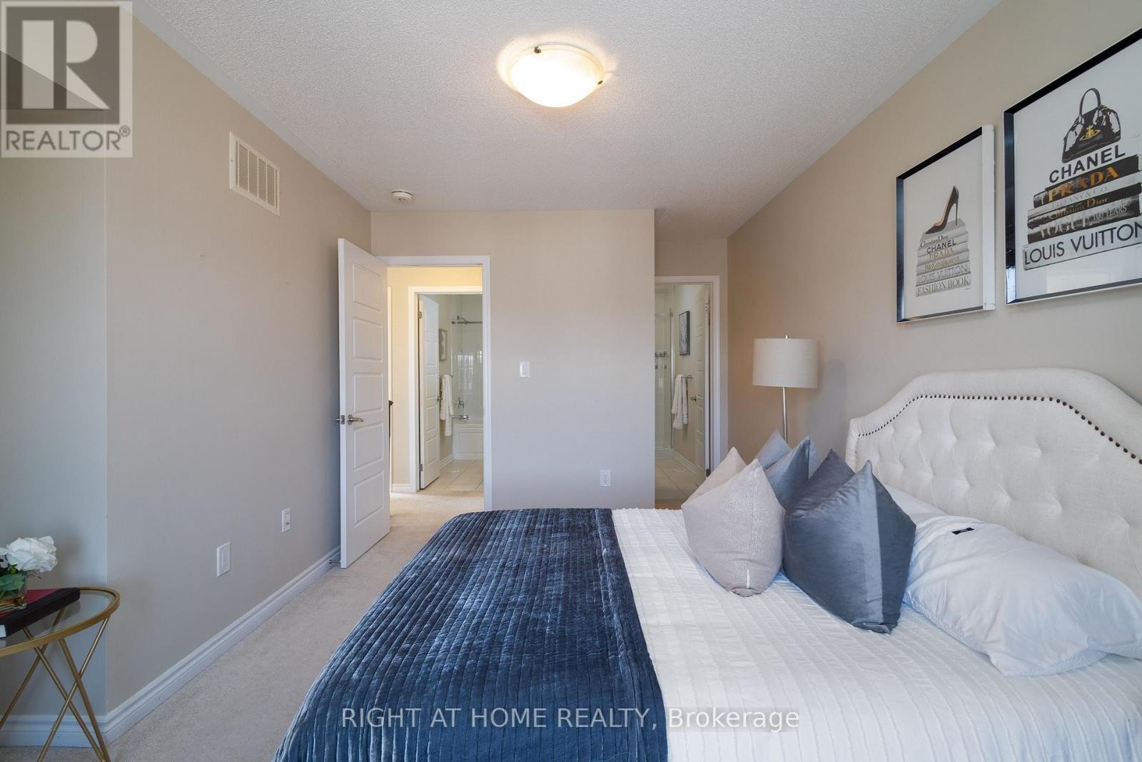 












105 BOND HEAD COURT

,
Milton (FO Ford),




Ontario
L9E1G6

