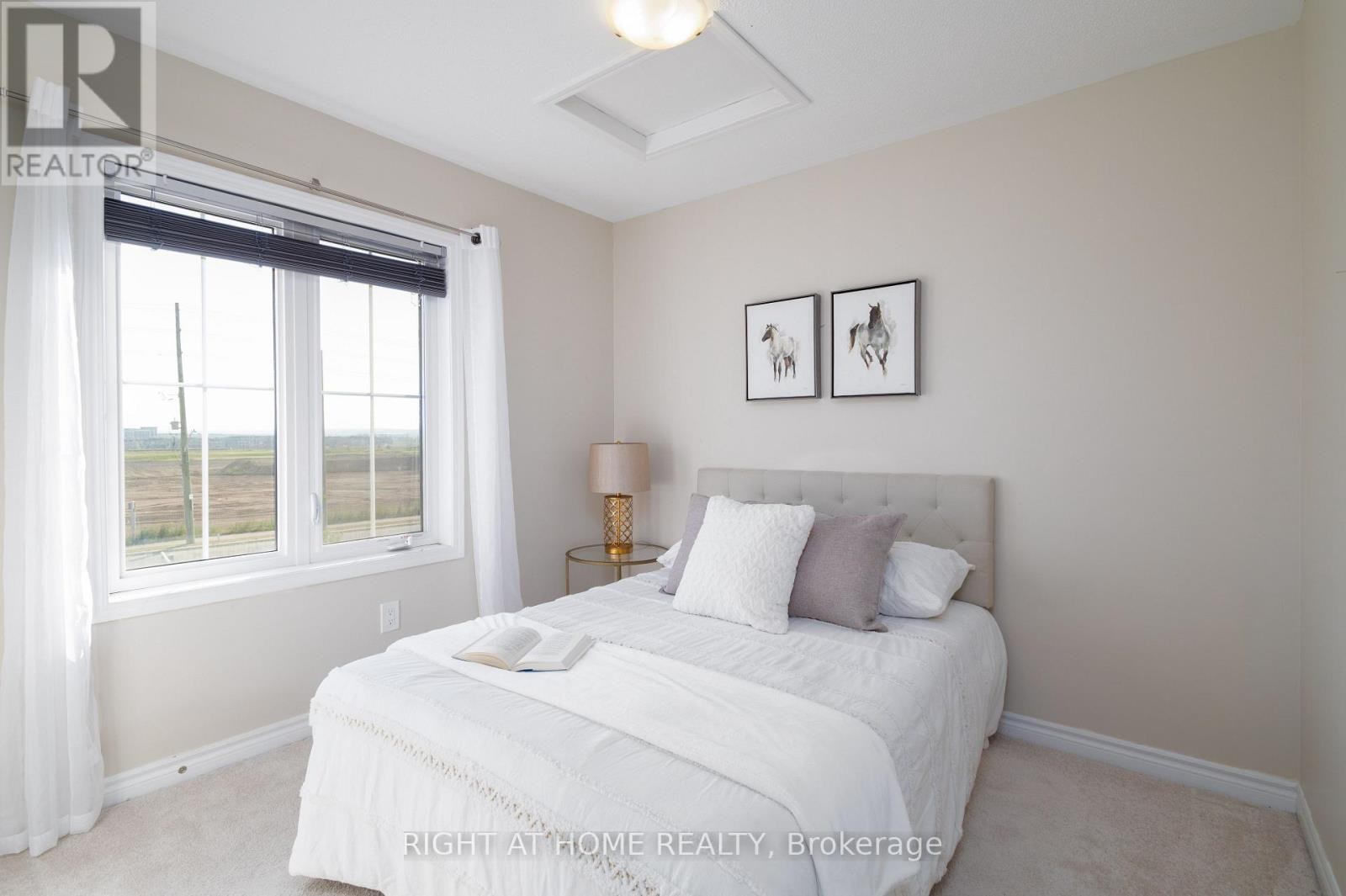 












105 BOND HEAD COURT

,
Milton (FO Ford),




Ontario
L9E1G6

