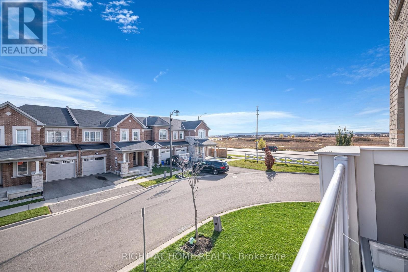 












105 BOND HEAD COURT

,
Milton (FO Ford),




Ontario
L9E1G6

