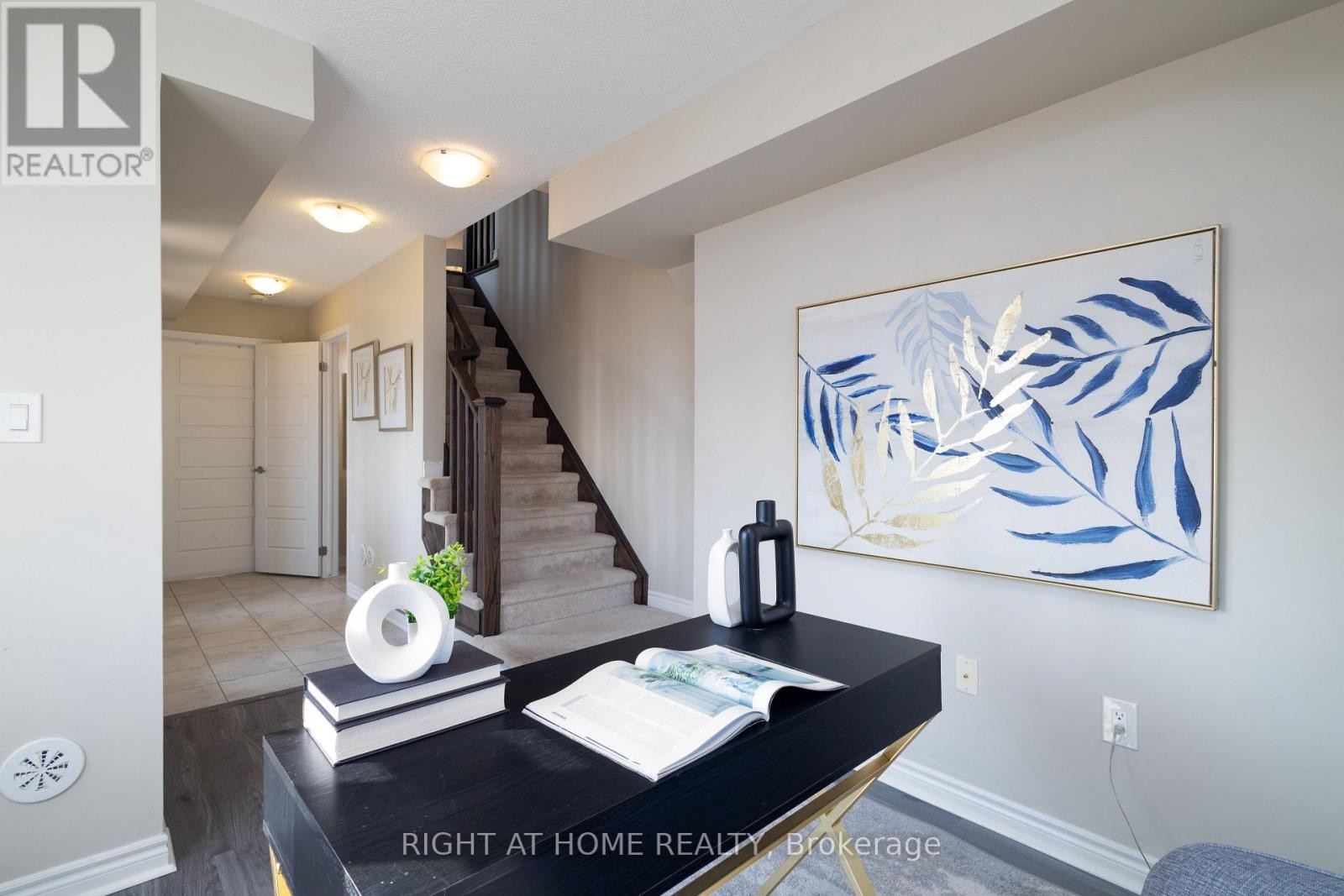 












105 BOND HEAD COURT

,
Milton (FO Ford),




Ontario
L9E1G6

