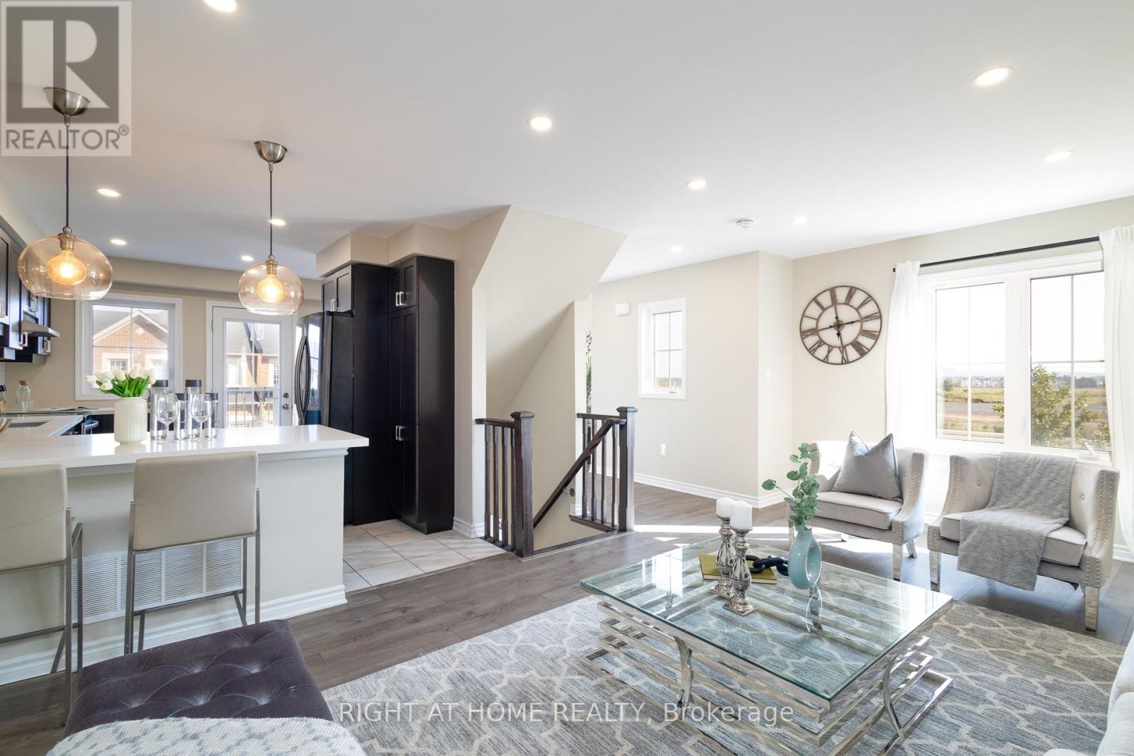 












105 BOND HEAD COURT

,
Milton (FO Ford),




Ontario
L9E1G6

