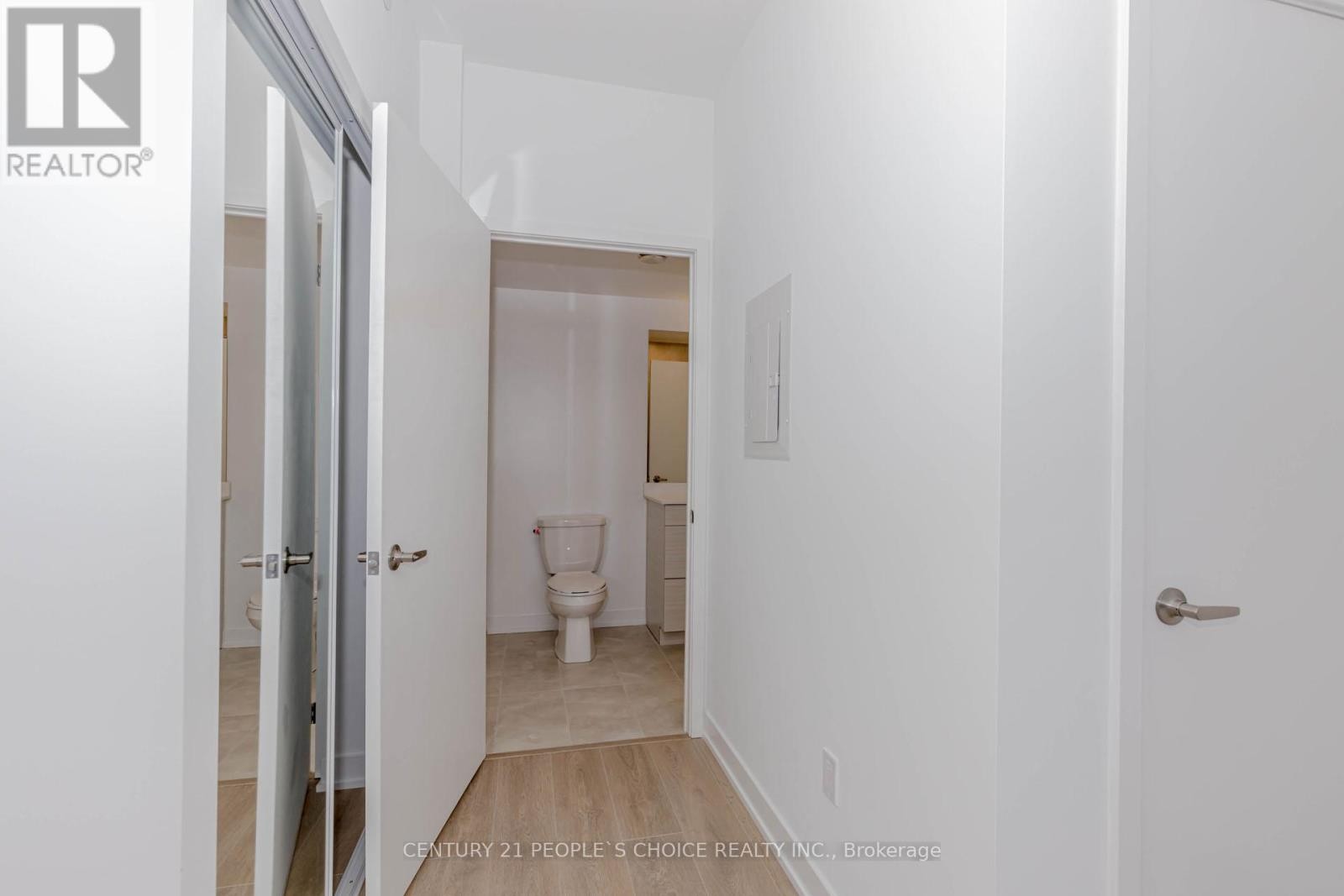 












1513 - 1035 SOUTHDOWN ROAD

,
Mississauga (Clarkson),




Ontario
L5J0A3

