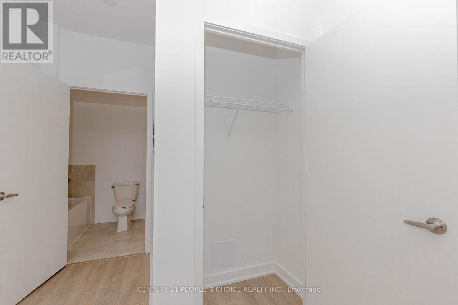 












1513 - 1035 SOUTHDOWN ROAD

,
Mississauga (Clarkson),




Ontario
L5J0A3

