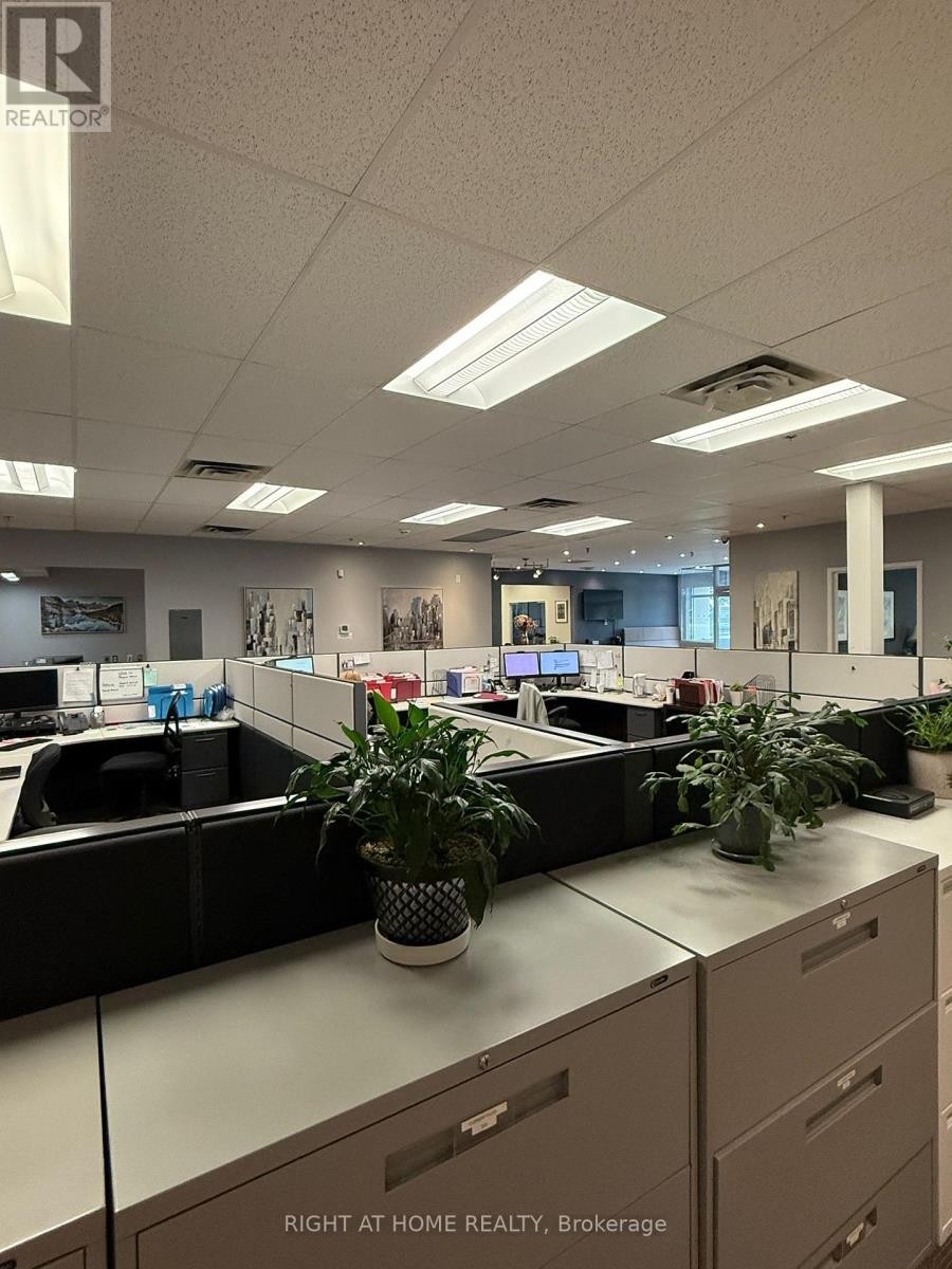 












OFFICE C1 - 300 SUPERTEST ROAD

,
Toronto (York University Heights),




Ontario
M3J2M2

