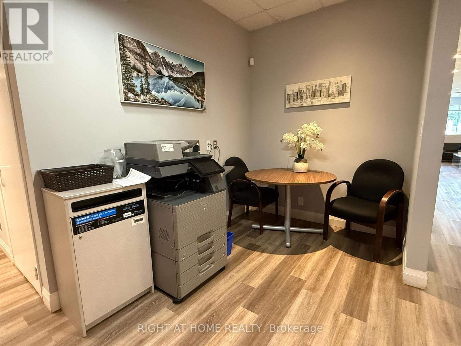 












OFFICE C1 - 300 SUPERTEST ROAD

,
Toronto (York University Heights),




Ontario
M3J2M2

