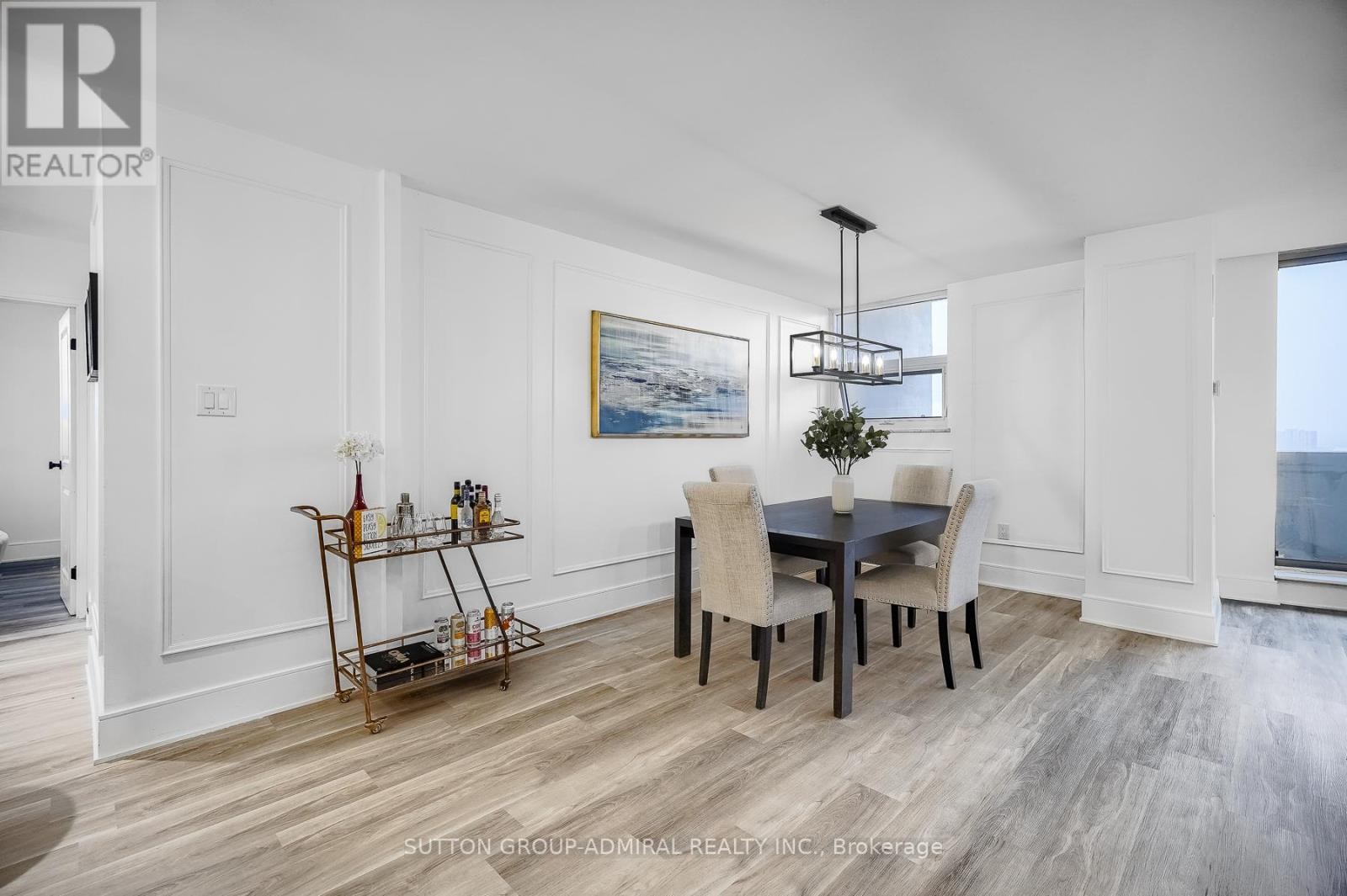 












PH3 - 299 MILL ROAD

,
Toronto (Markland Wood),




Ontario
M9C4V9

