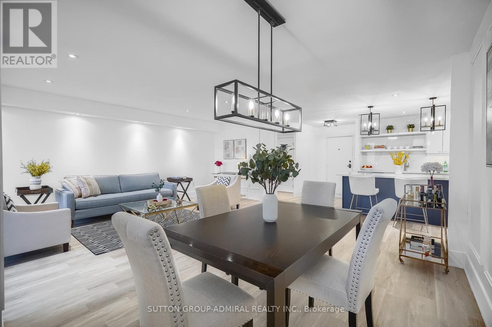 












PH3 - 299 MILL ROAD

,
Toronto (Markland Wood),




Ontario
M9C4V9

