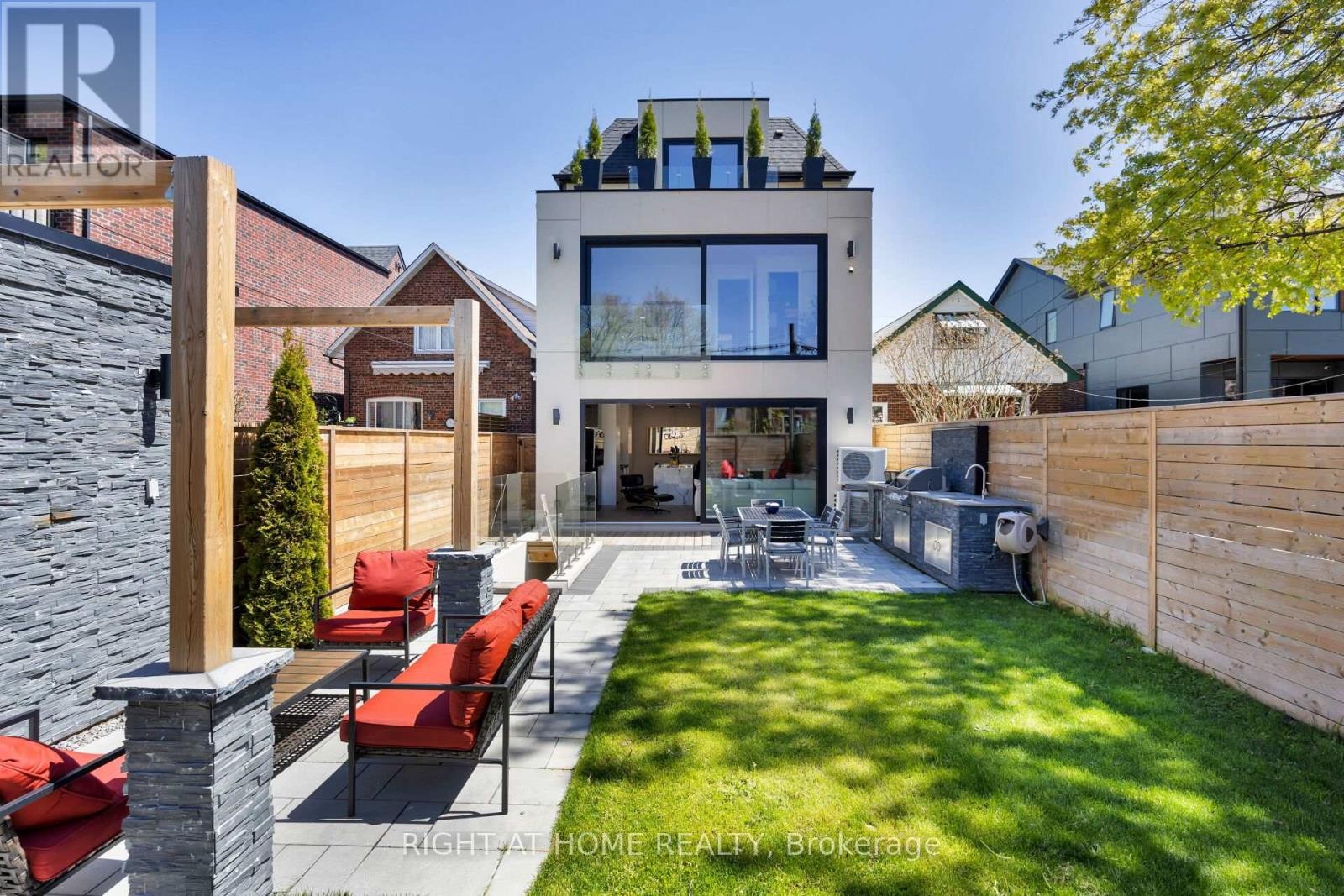 












40 SIXTH STREET

,
Toronto (New Toronto),




Ontario
M8V3A2

