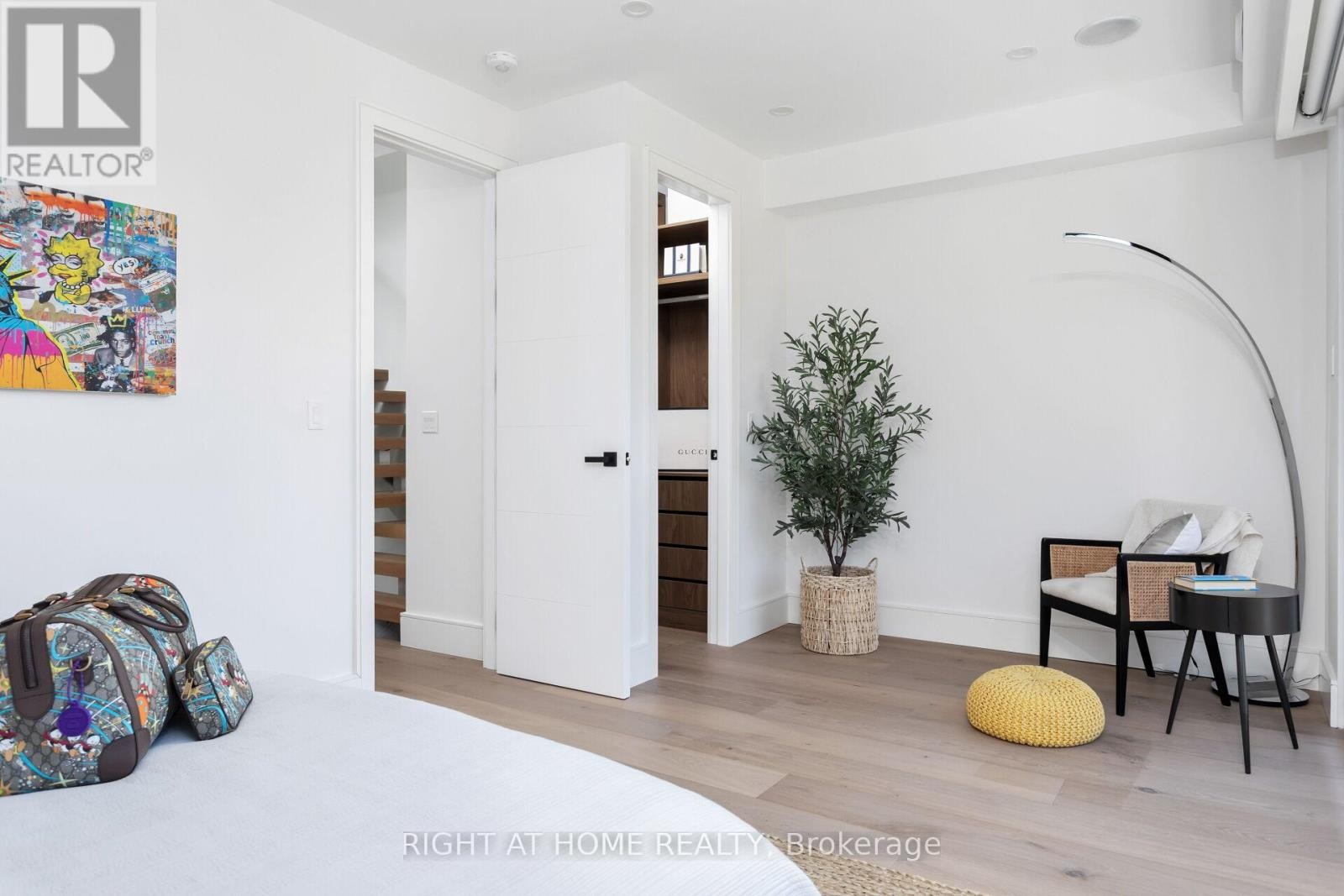 












40 SIXTH STREET

,
Toronto (New Toronto),




Ontario
M8V3A2

