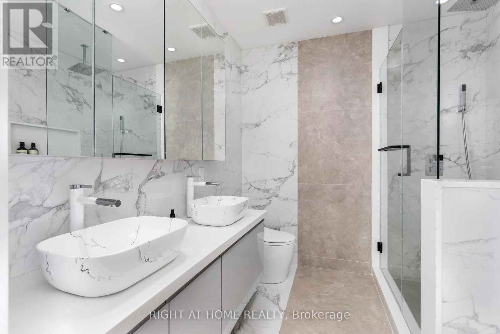 












40 SIXTH STREET

,
Toronto (New Toronto),




Ontario
M8V3A2

