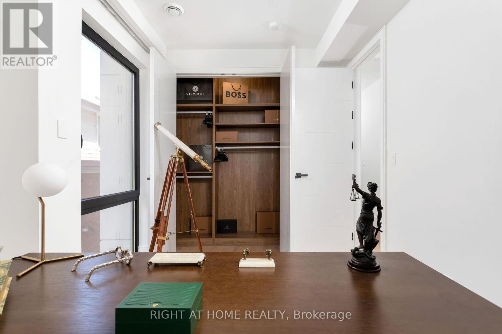 












40 SIXTH STREET

,
Toronto (New Toronto),




Ontario
M8V3A2


