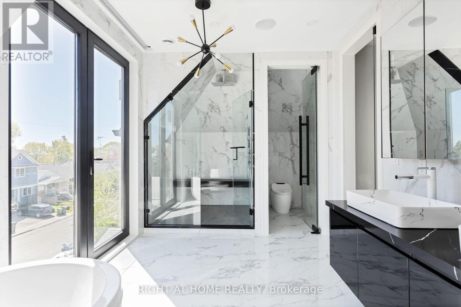 












40 SIXTH STREET

,
Toronto (New Toronto),




Ontario
M8V3A2


