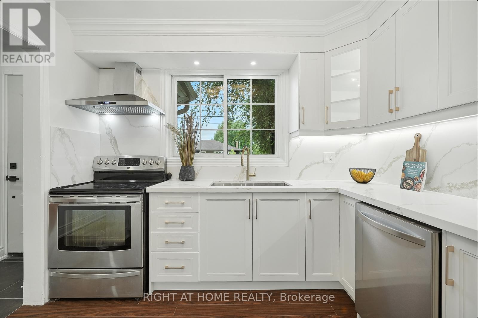 












413 ENFIELD ROAD

,
Burlington (LaSalle),




Ontario
L7T2X5

