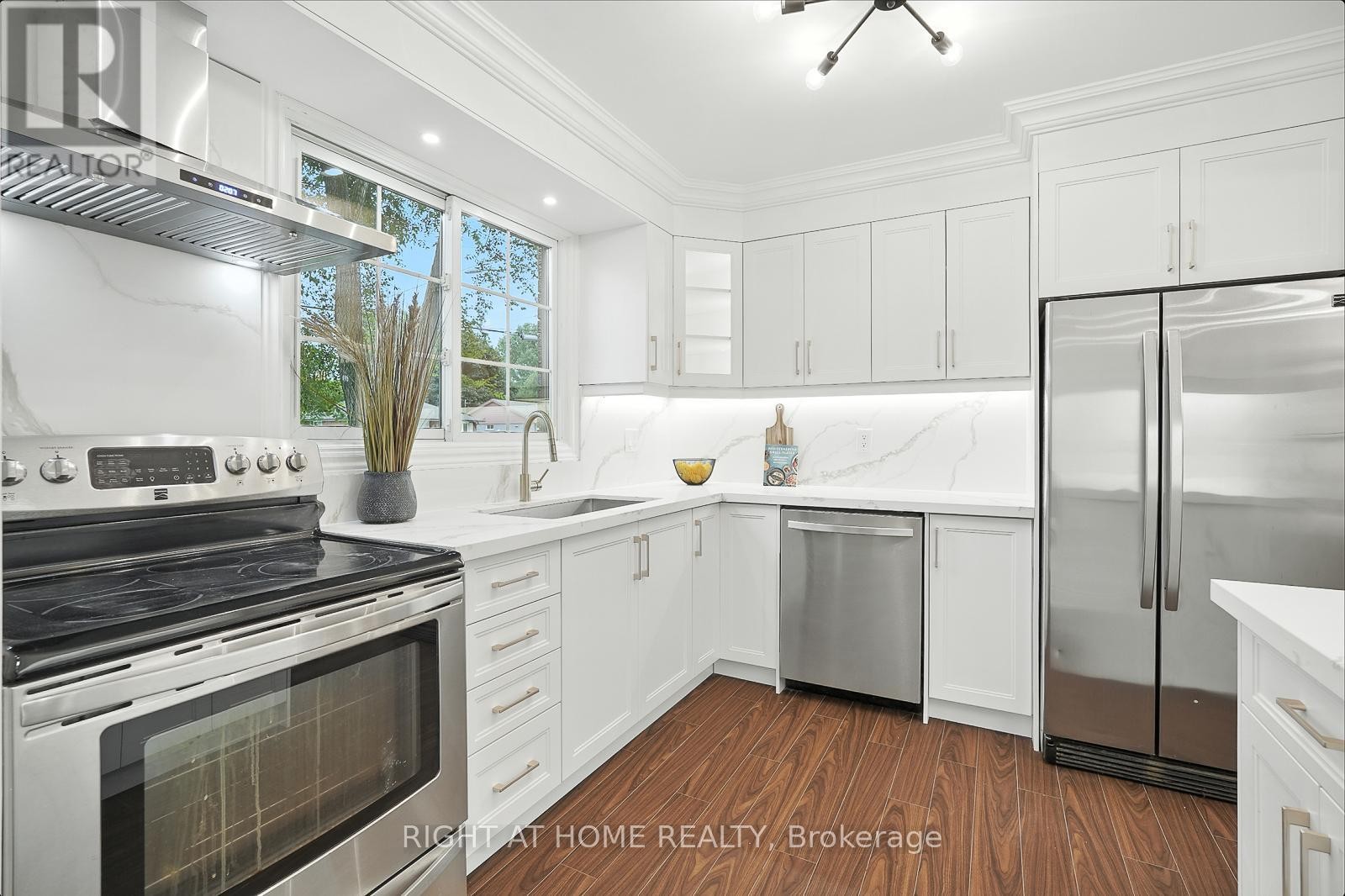 












413 ENFIELD ROAD

,
Burlington (LaSalle),




Ontario
L7T2X5

