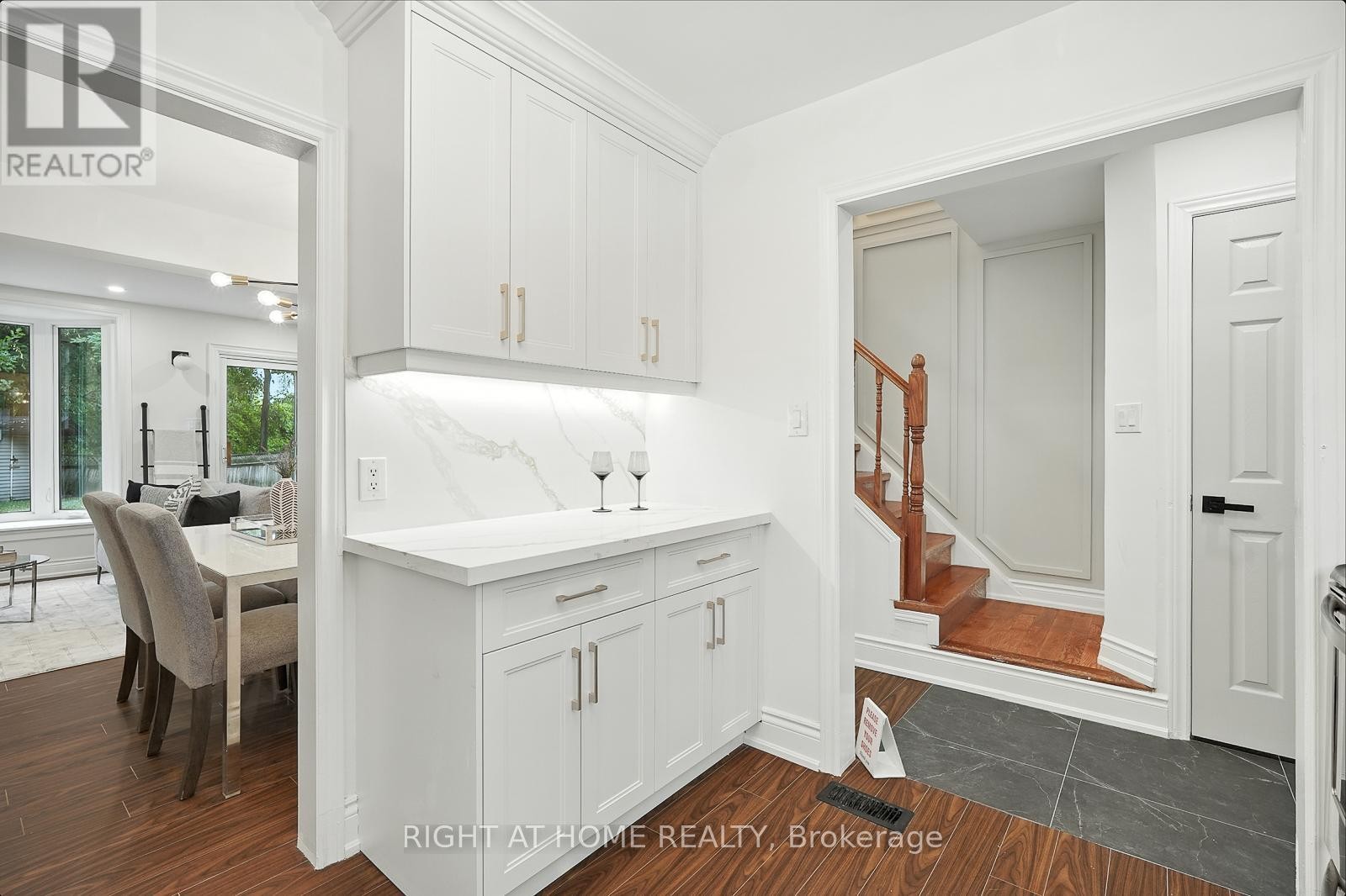 












413 ENFIELD ROAD

,
Burlington (LaSalle),




Ontario
L7T2X5

