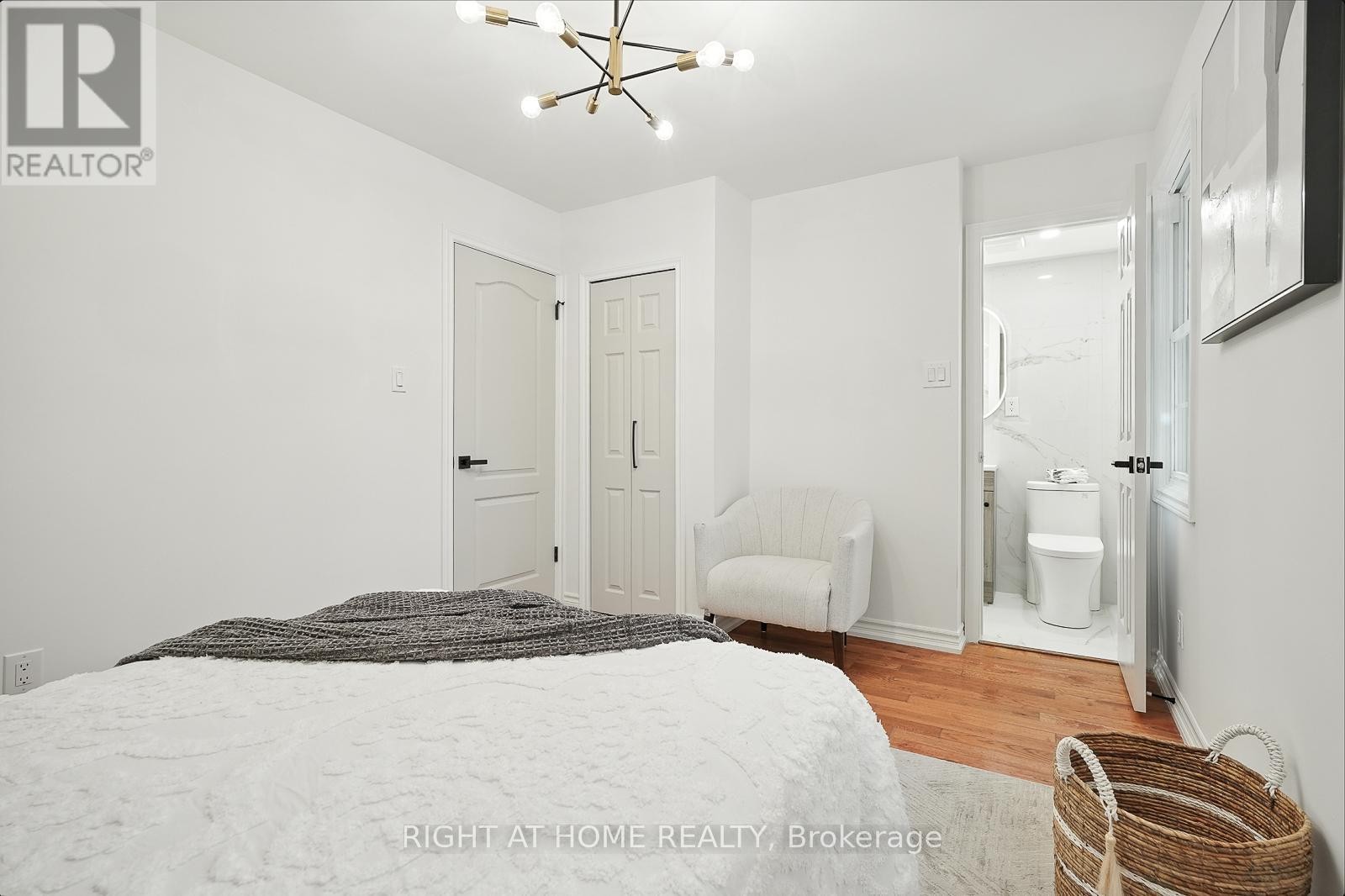 












413 ENFIELD ROAD

,
Burlington (LaSalle),




Ontario
L7T2X5

