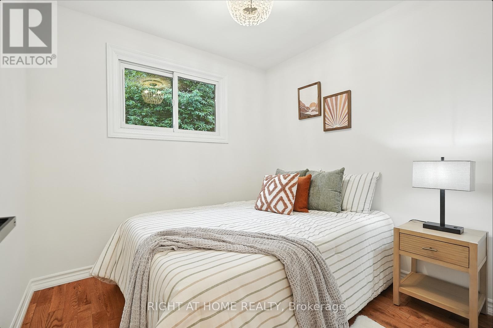 












413 ENFIELD ROAD

,
Burlington (LaSalle),




Ontario
L7T2X5

