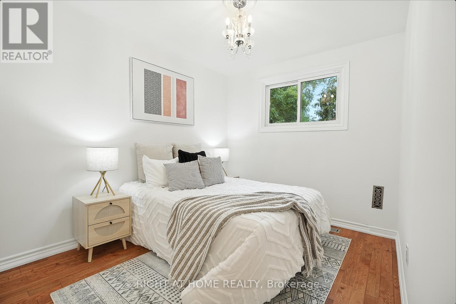 












413 ENFIELD ROAD

,
Burlington (LaSalle),




Ontario
L7T2X5

