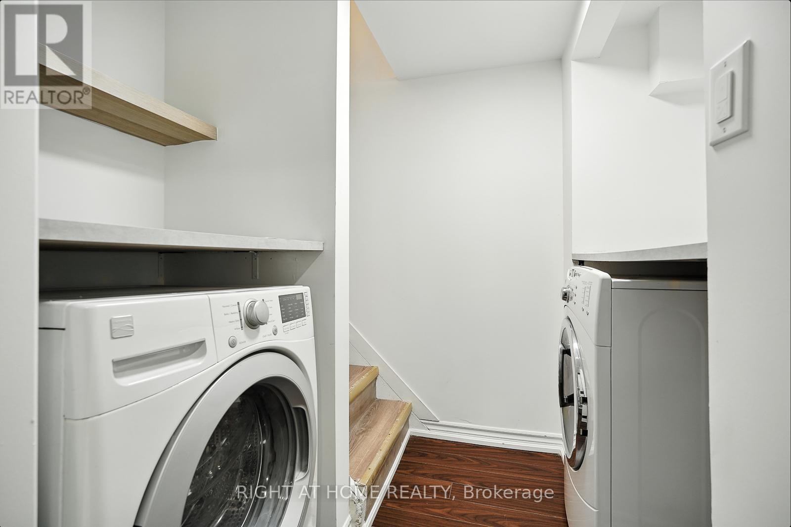 












413 ENFIELD ROAD

,
Burlington (LaSalle),




Ontario
L7T2X5

