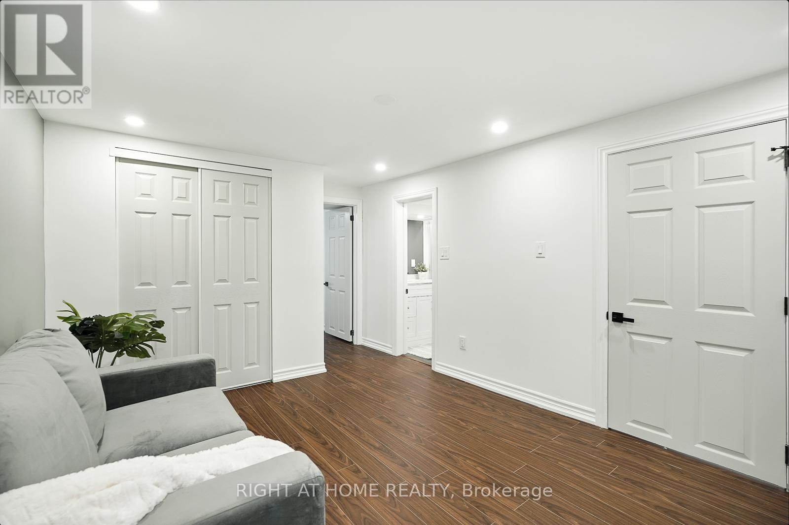 












413 ENFIELD ROAD

,
Burlington (LaSalle),




Ontario
L7T2X5

