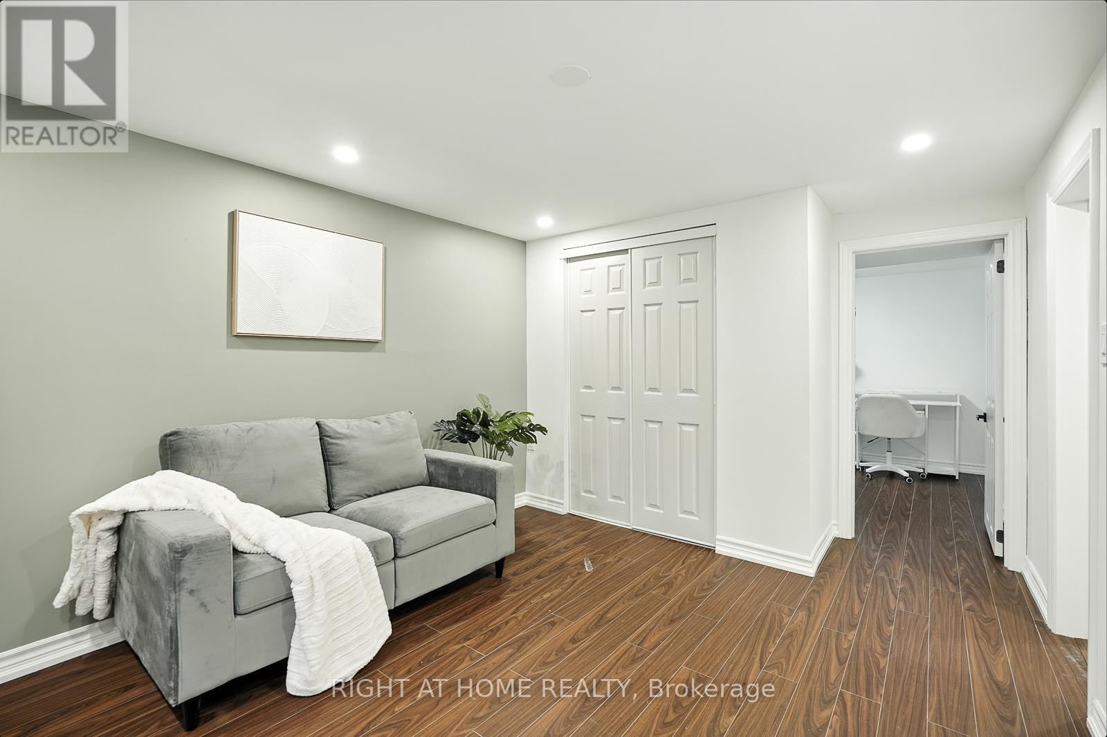 












413 ENFIELD ROAD

,
Burlington (LaSalle),




Ontario
L7T2X5

